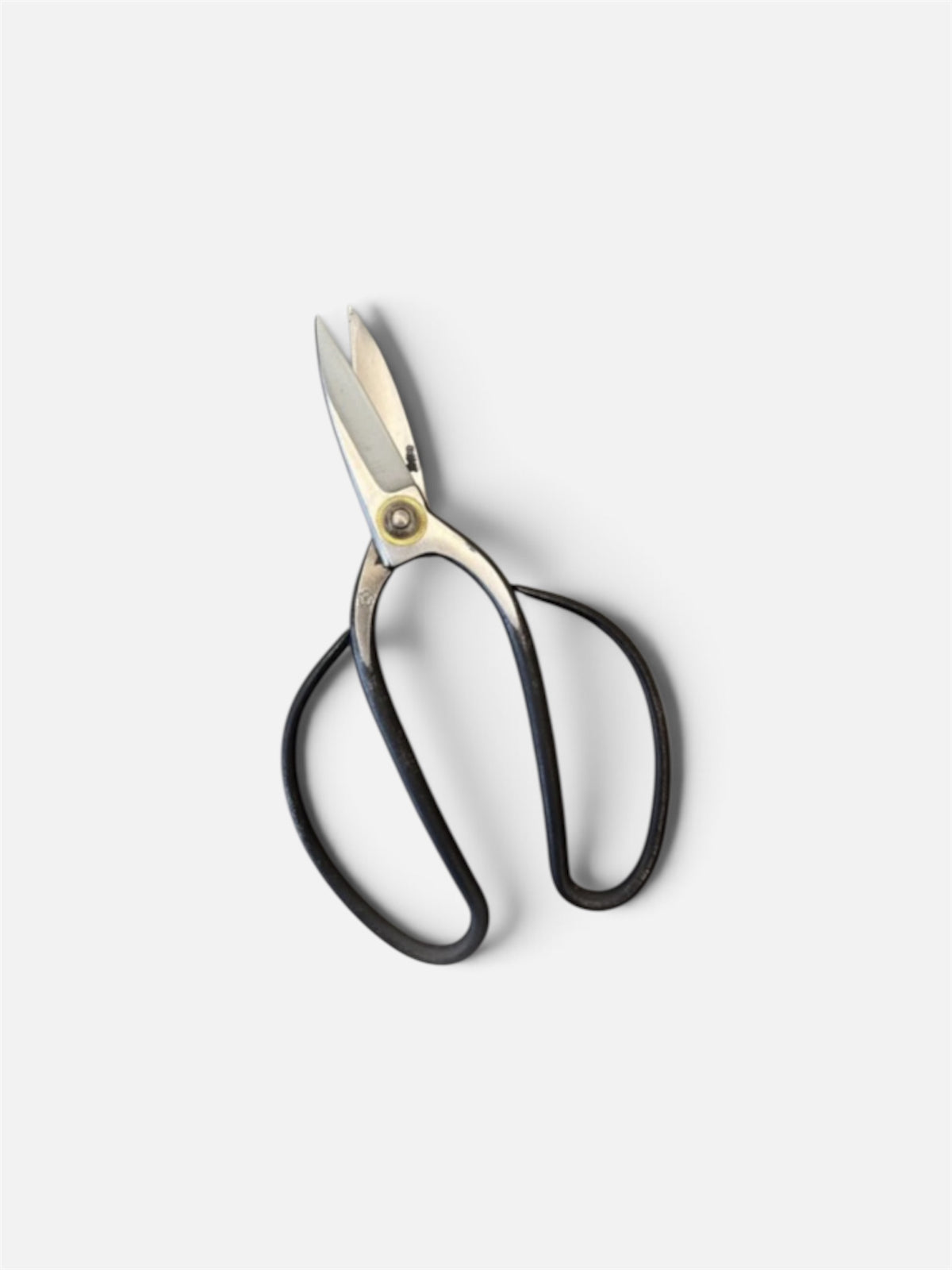 SAKURA Traditional Japanese Gardener Scissors Total Length & Blade (220mm/74mm) Yasuki White Paper Steel [Traditional hand forged from Scratch / Hollow ground back / Twisted Blade / Screw Joint]
