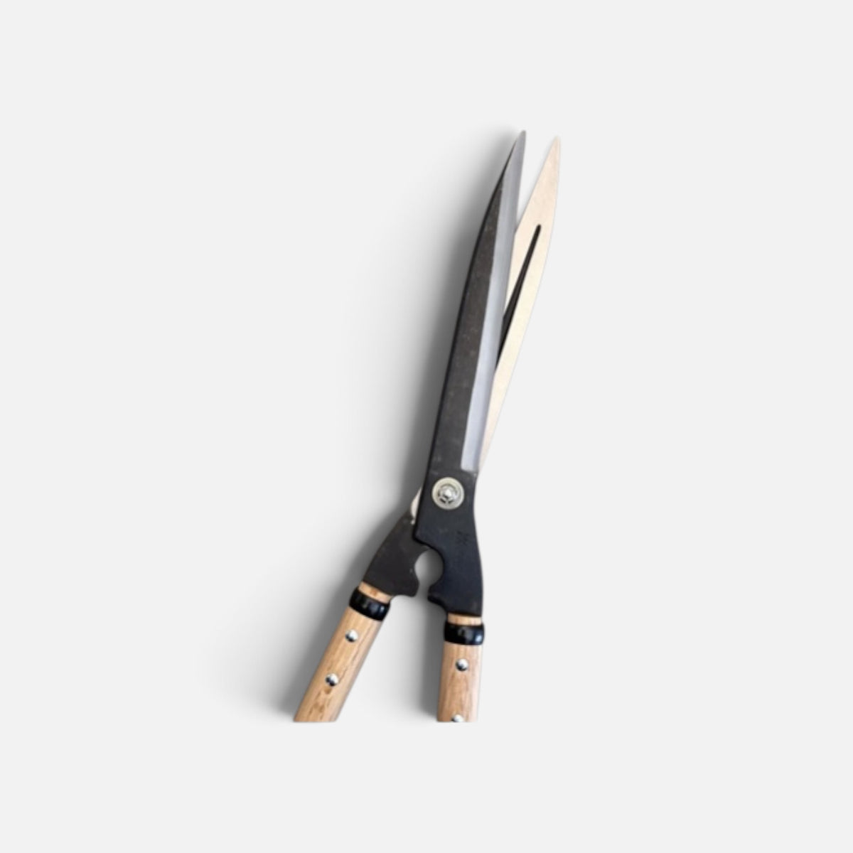 Hasami Masamune Traditional Japanese Hedge Shears Sharp-Angle Model (NO.128) Blade 240mm / Mid-Length Oak Handle 360mm Shirogami White Paper Steel [Traditional Hand-Forged from Scratch / Hollow Ground / Twisted Blade / Yoshioka Hamono]