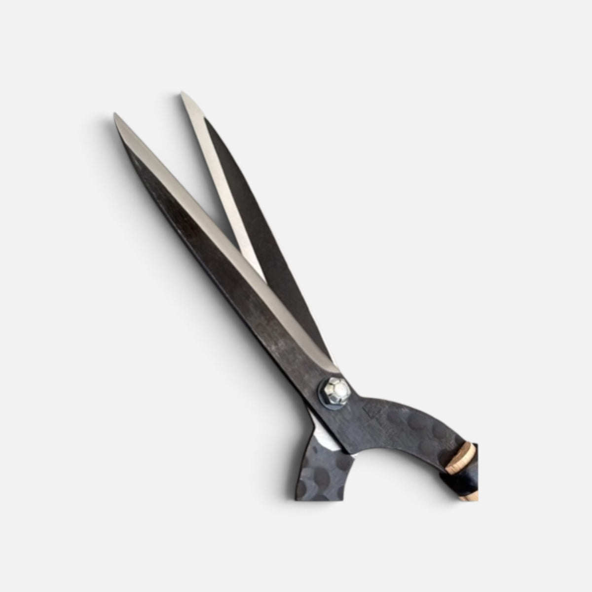 Hasami Masamune Kyo-Style Traditional Japanese Hedge Shears Total Length & Blade 800mm / 195mm / Lightweight Long Handle 540mm with Shirogami White Paper Steel Blade [Traditional Hand-Forged from Scratch / Hollow Ground Back /Twist Blade / Screw joint ]