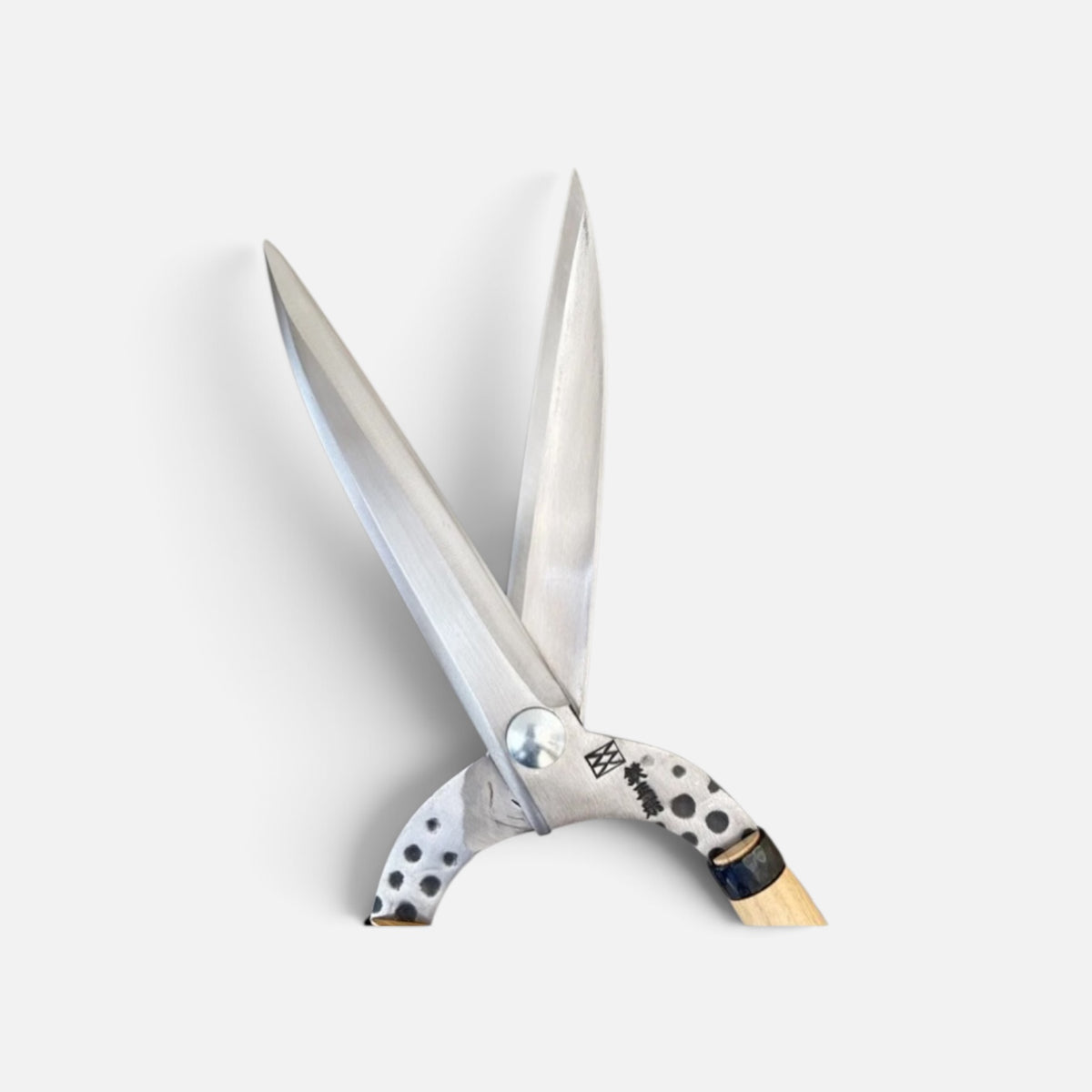 Hasami Masamune Gate-Style Leaf-Trimming Hedge Shears Total Length & Blade 820mm/210mm /Long Oak Handle 540mm with Shirogami White Paper Steel Blade [Traditional Hand-Forged from Scratch / Hollow Ground Back / Twisted Blade / Screw joint / Polished ]