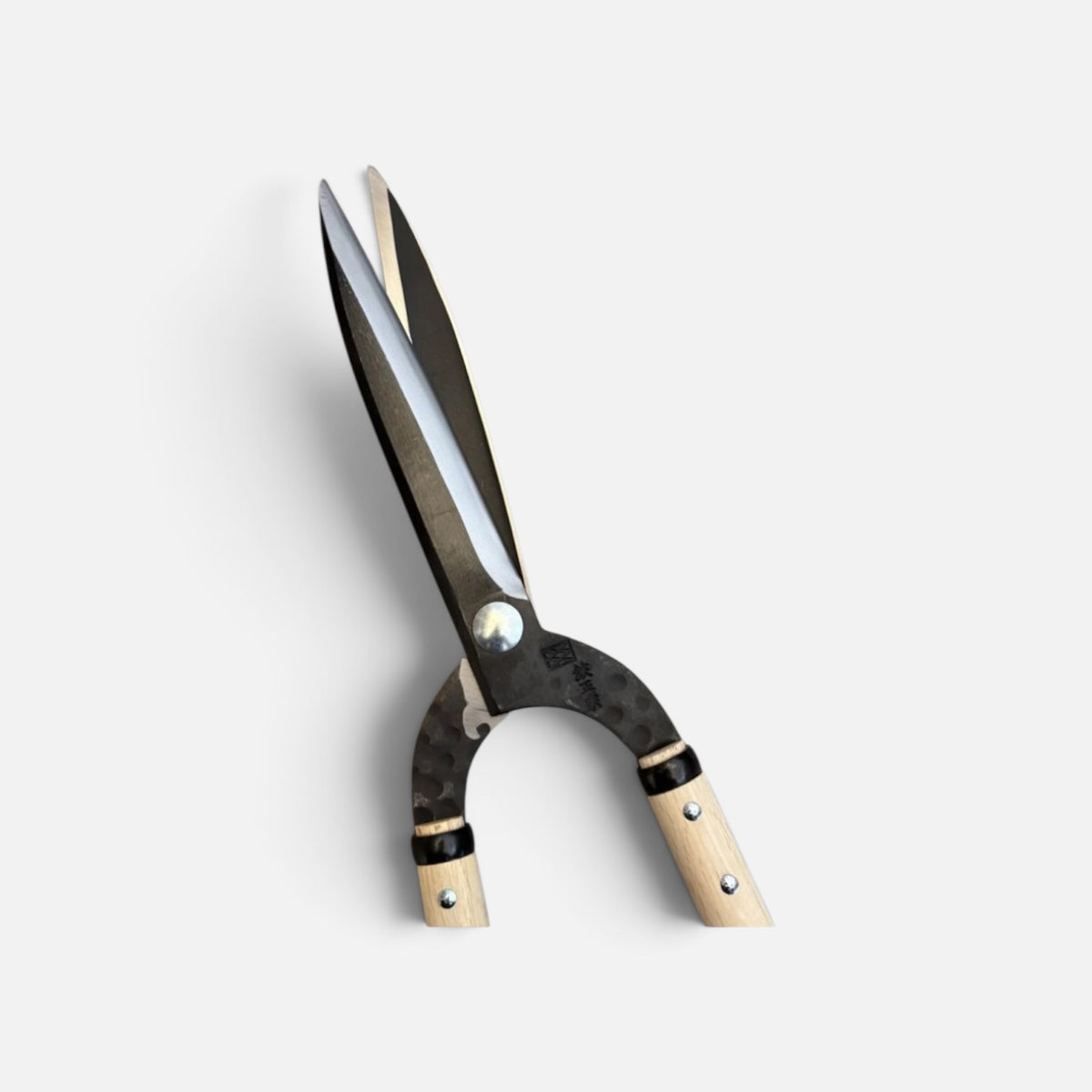 Hasami Masamune Gate-Style Leaf-Trimming Hedge Shears Black Edition Total Length & Blade 550mm/210mm / Short Nata Oak Handle 270mm with  Shirogami White Paper Steel [Traditional Hand-Forged from Scratch /Hollow Ground Back / Twisted blade/ Screw joint]