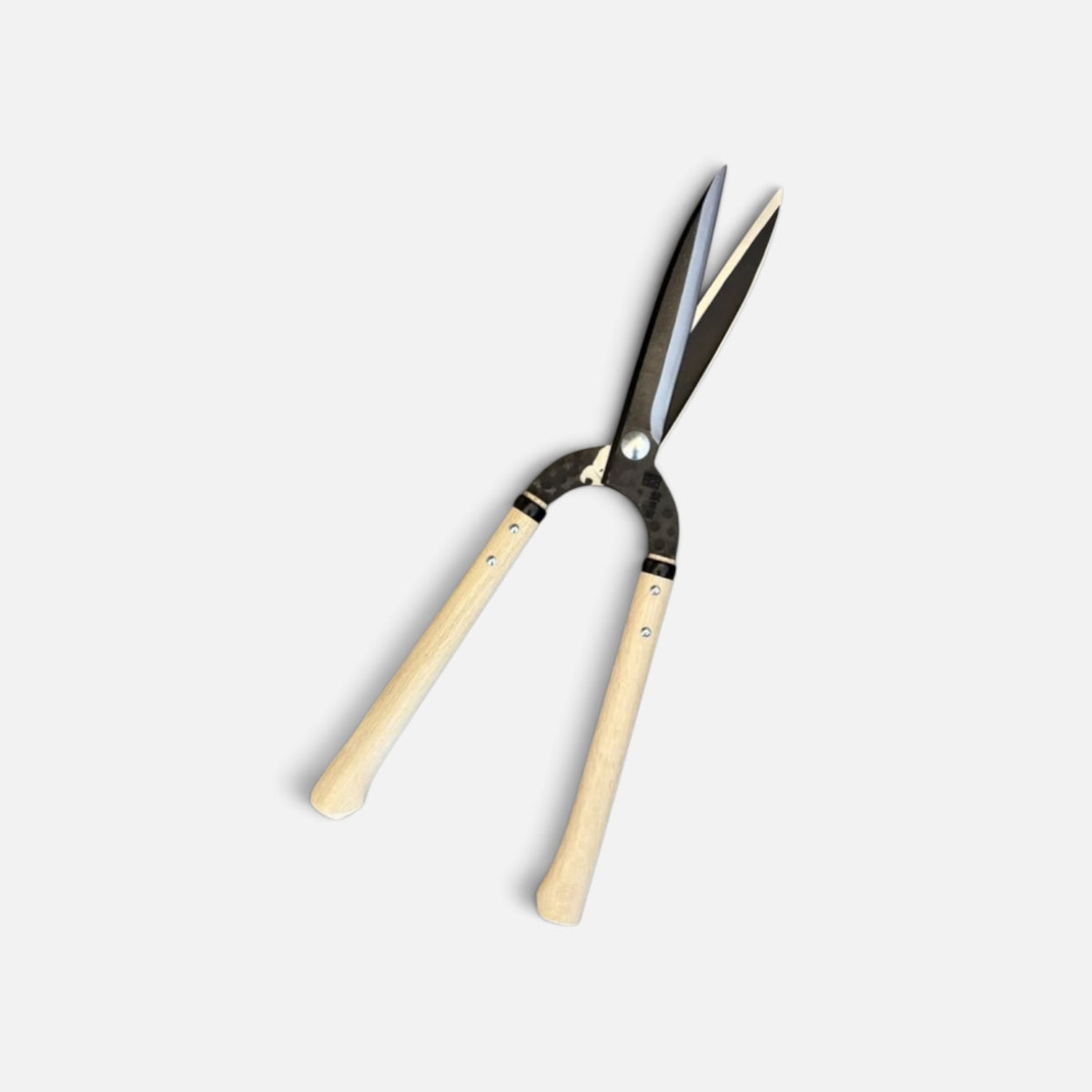 Hasami Masamune Gate-Style Leaf-Trimming Hedge Shears Black Edition Total Length & Blade 550mm/210mm / Short Nata Oak Handle 270mm with  Shirogami White Paper Steel [Traditional Hand-Forged from Scratch /Hollow Ground Back / Twisted blade/ Screw joint]