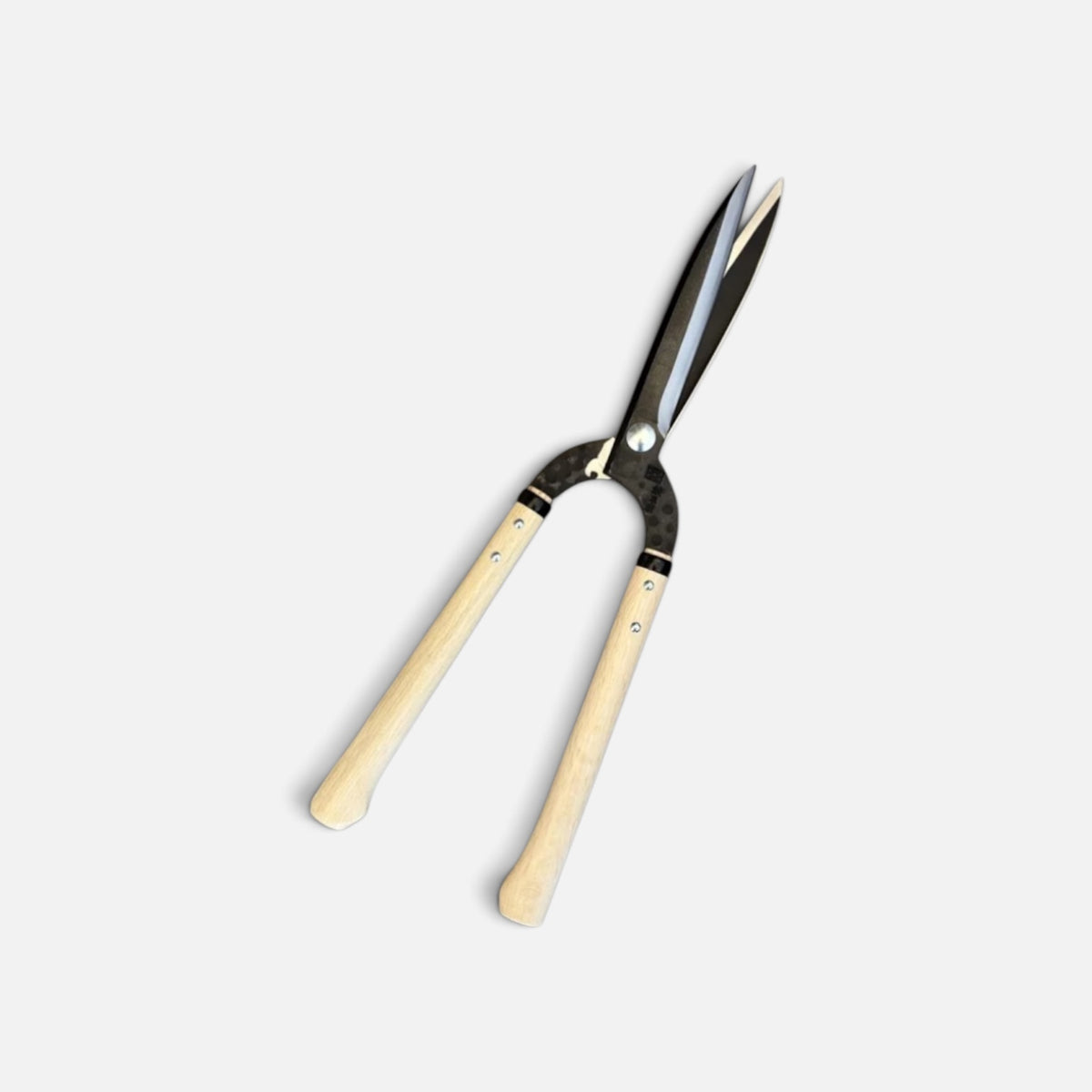 Hasami Masamune Gate-Style Leaf-Trimming Hedge Shears Black Edition Total Length & Blade 550mm/210mm / Short Nata Oak Handle 270mm with  Shirogami White Paper Steel [Traditional Hand-Forged from Scratch /Hollow Ground Back / Twisted blade/ Screw joint]