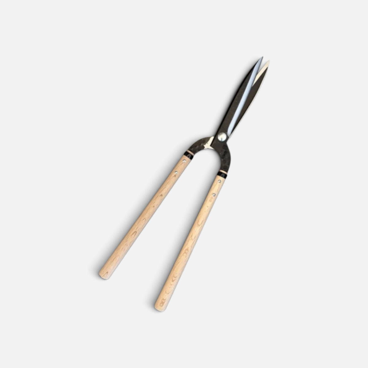 Hasami Masamune Gate-Style Leaf-Trimming Hedge Shears Black Edition Total Length & Blade 645mm/210mm / Mid-Length Oak Handle 360mm with Shirogami White Paper Steel [Traditional Hand-Forged from Scratch /Hollow Ground Back / Twisted Blade / Screw Joint]