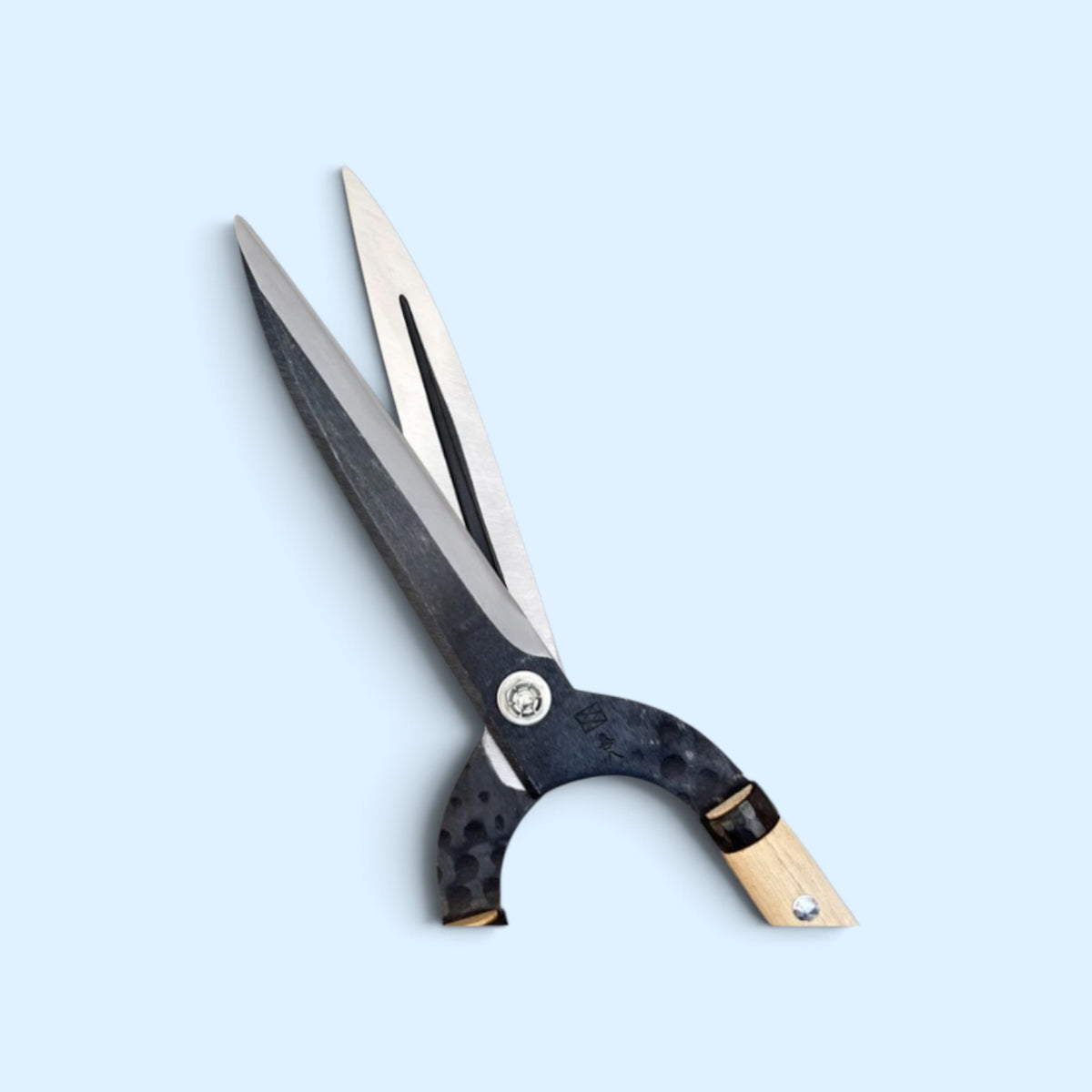 Kihachi Gate-Style Leaf-Trimming Hedge Shears Flat Inner Blades Edition Total Length & Blade 820mm/210mm / Polished Finish / Long Oak Handle 540mm with Aogami Blue Paper Steel Blade [Traditional Hand-Forged from Scratch / Flat Inner Blades / Polished]