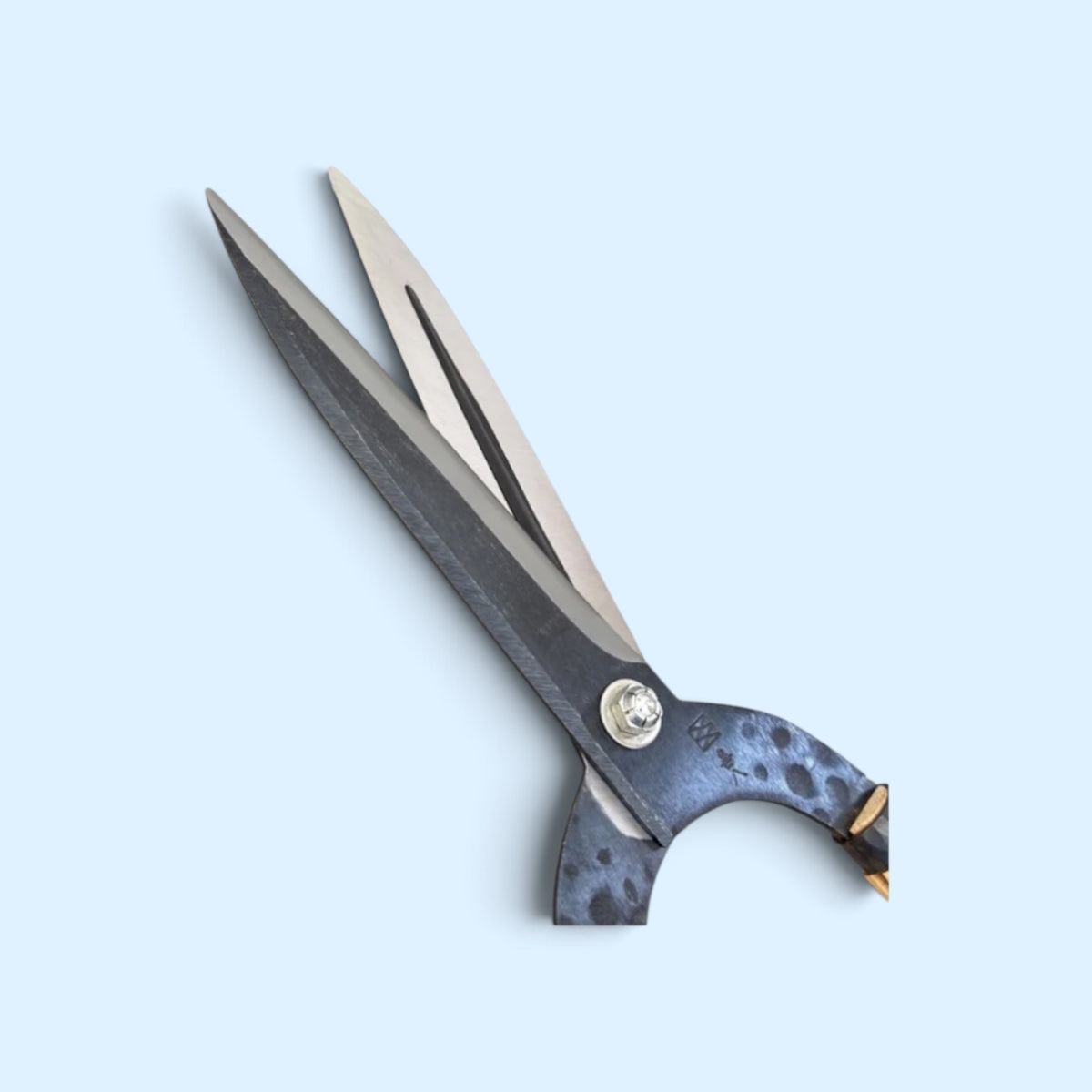 Kihachi Gate-Style Leaf-Trimming Hedge Shears Flat Inner Blades Edition Total Length & Blade 820mm/210mm / Polished Finish / Long Oak Handle 540mm with Aogami Blue Paper Steel Blade [Traditional Hand-Forged from Scratch / Flat Inner Blades / Polished]