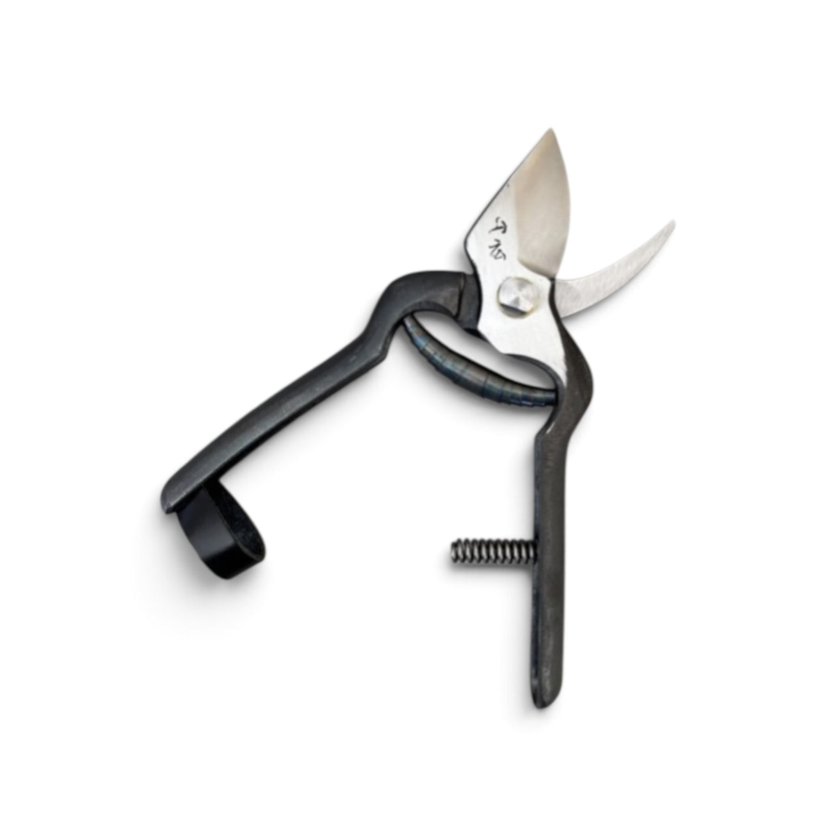 Yamahiro Professional Pruning Secateurs Tsugaru Heavy-Duty Model Total Length & Blade: 195mm / 58mm Premium Special Cutlery Steel [Traditional Hand Forged from scratch / Hollow Ground Back / Twisted Blade / Screw Joint / Leather Strap Lock]