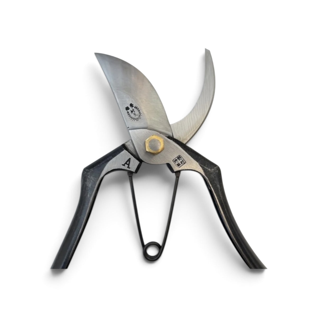 Murahisa Master Blacksmith Pruning Secateurs Large Model
Total Length & Blade: 225mm/74mm High-Grade Japanese Carbon Steel [Traditional Hand Forged from Scratch / Hollow Ground Back / Twisted Blade / Screw Join / Master Hand-Finished Crafts]