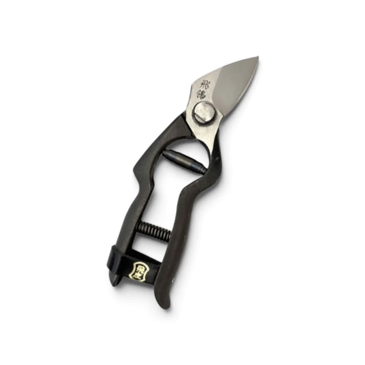 Tobisho Professional Pruning Secateurs Compact Model (Hirei)
Total Length & Blade: 165mm/46mm High-Carbon Steel [Traditional Hand-Forged from Scratch / Hollow Ground Back / Twisted Blade / Screw Joint / Set Blade / Leather Strap Lock]