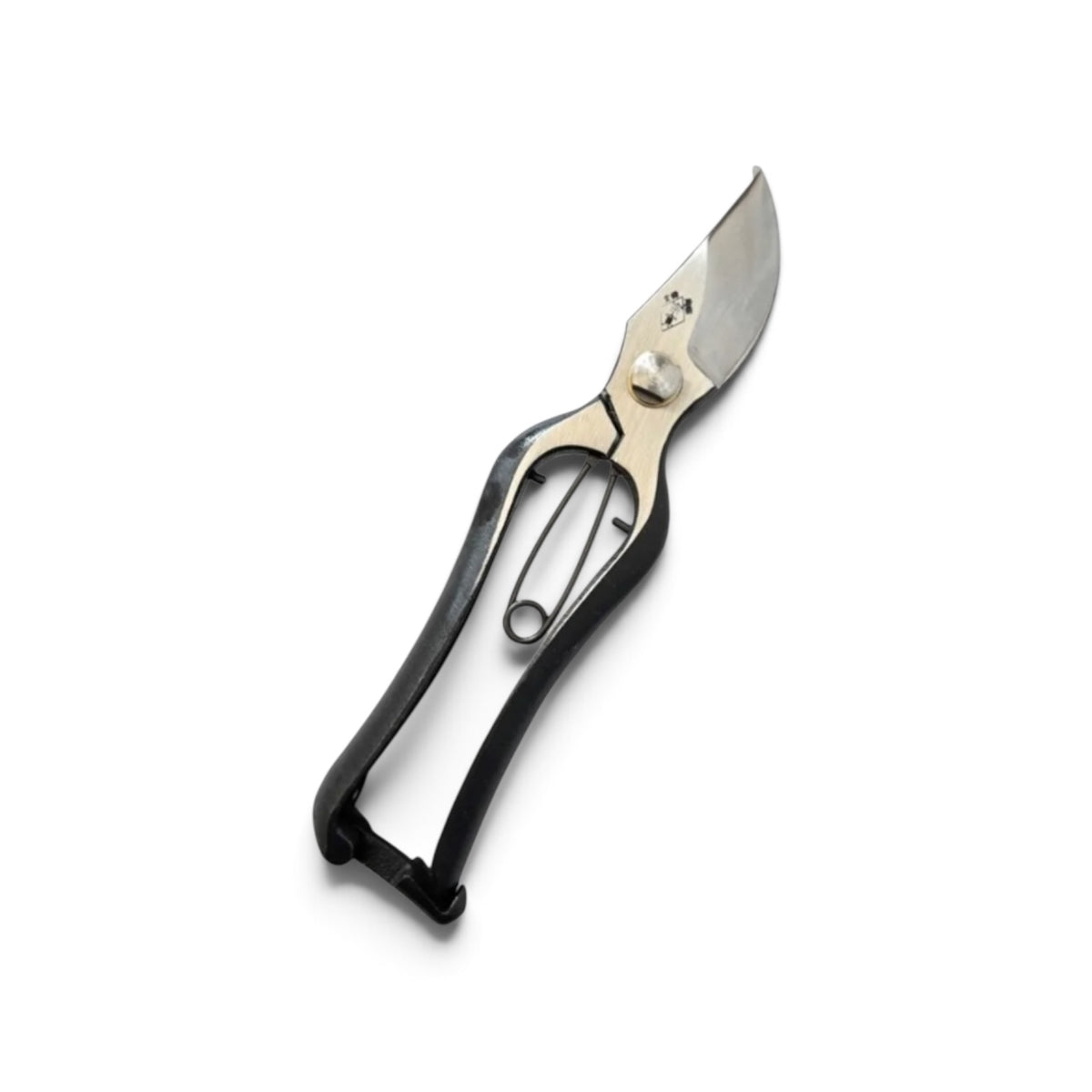 Sokan Pruning Secateurs
Total Length & Blade: 200mm/64mm Grade Japanese Carbon Cutlery Steel [Traditional Hand Forged from Scratch / Hollow Ground Back / Twisted Blade / Screw Joint / Traditional Bottom Catch]