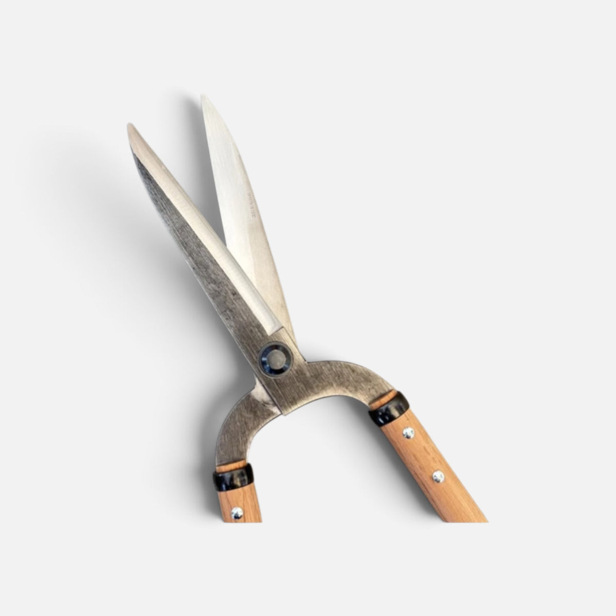 Igarashi Hamono Gate-Style Japanese Hedge Shears Model (NO.1121) Total Length & Blade & Handle: 550mm/195mm/300mm Mid-Length Oak Handle with Shirogami White Paper Steel [Traditional Hand-Forged / Thick All-Around Blade / Hollow Ground Back / Rivet Joint]
