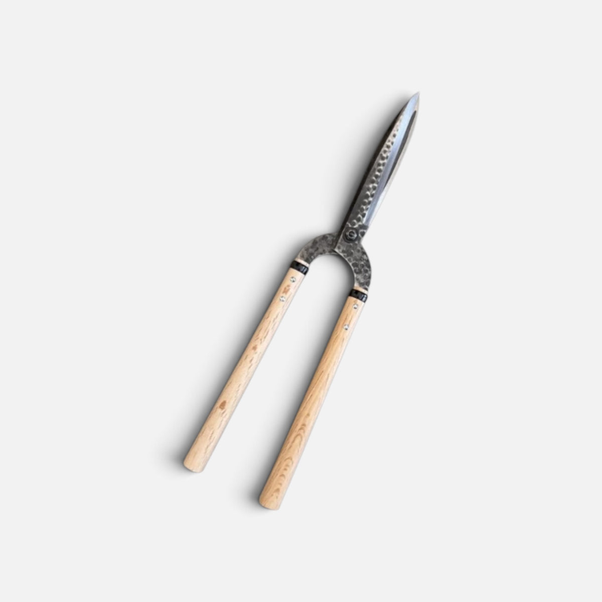 Igarashi Hamono Gate-Style Leaf-Trimming Hedge Shears Total Length & Blade & Handle 565mm/210mm/300mm Mid-Length Oak Handle Shirogami White Paper Steel [Traditional Hand-Forged / Hollow Ground Back / Smooth Action Alignment / Screw Joint]