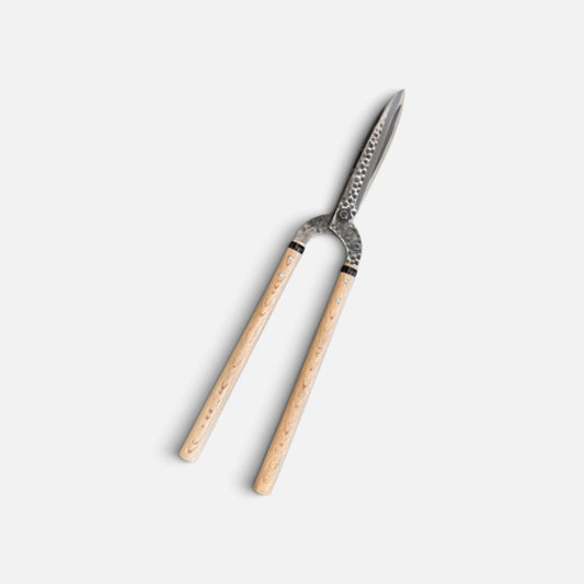 Igarashi Hamono Gate-Style Leaf-Trimming Hedge Shears Total Length & Blade & Handle: 630mm/210mm/360mm Mid-Length Oak Handle with Shirogami White Paper Steel Blade [Traditional Hand-Forged / Hollow Ground / Twisted Blade / Screw Joint]