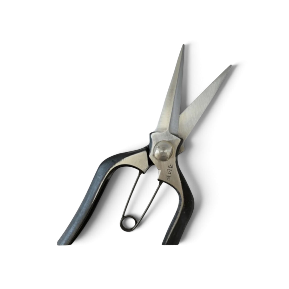 Yamahiro Double-Edged Bud Trimming Scissors Total Length & Blade: 200mm/74mm Weight: 195g High Carbon Steel [Traditional Hand-Forged from Scratch / Ergonomic Tapered Grip / Hollow Ground / Twisted Blade / Screw Joint / Bottom Lock]