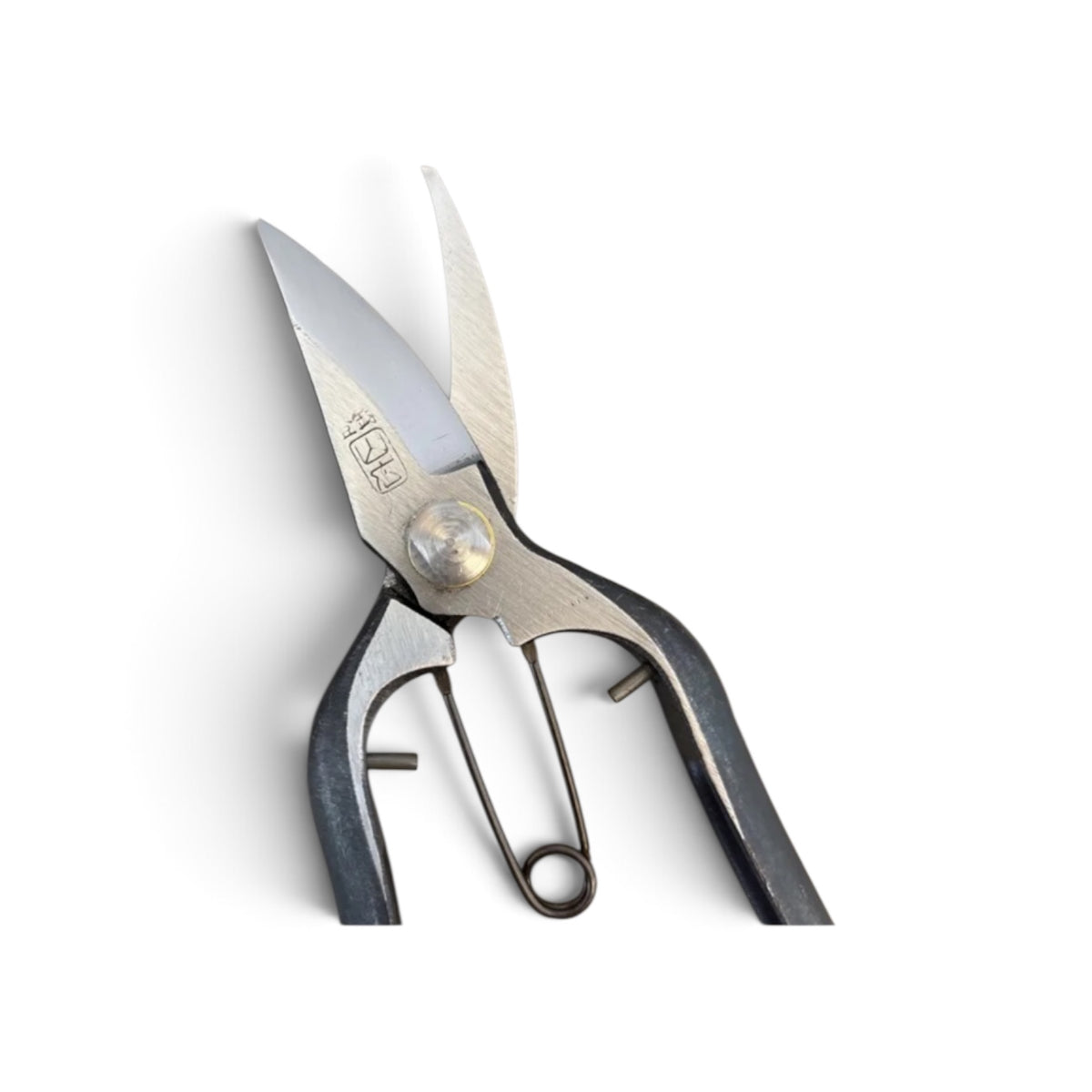 Yamahiro Single-Edged Bud Trimming Scissors Total Length & Blade: 190mm/60mm Weight: 195g High Carbon Steel [Traditional Hand-Forged from Scratch / Hollow Ground Back / Twisted Blade / Screw Joint / Bottom Lock]