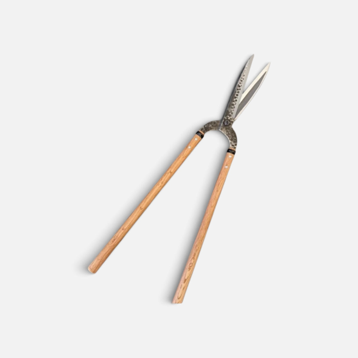 Igarashi Hamono Gate-Style Leaf-Trimming Hedge Shears Blade 210mm / Long Oak Handle 500mm Shirogami White Paper Steel [Traditional Hand-Forged / Urasuki Hollow Ground / Smooth Action Alignment / Heavy-Duty Dry Oak Handle / Screw Joint]