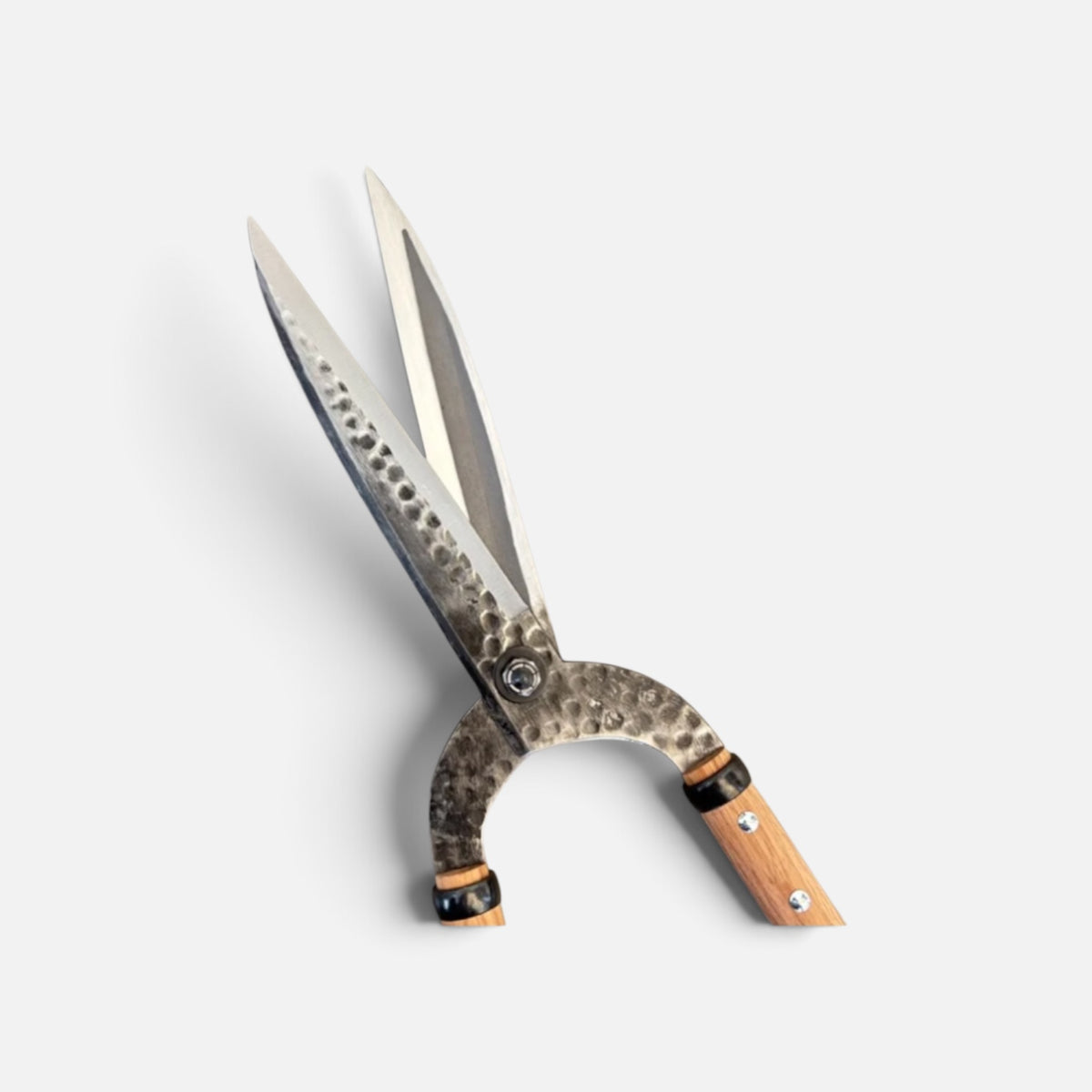 Igarashi Hamono Gate-Style Leaf-Trimming Hedge Shears Blade 210mm / Long Oak Handle 500mm Shirogami White Paper Steel [Traditional Hand-Forged / Urasuki Hollow Ground / Smooth Action Alignment / Heavy-Duty Dry Oak Handle / Screw Joint]
