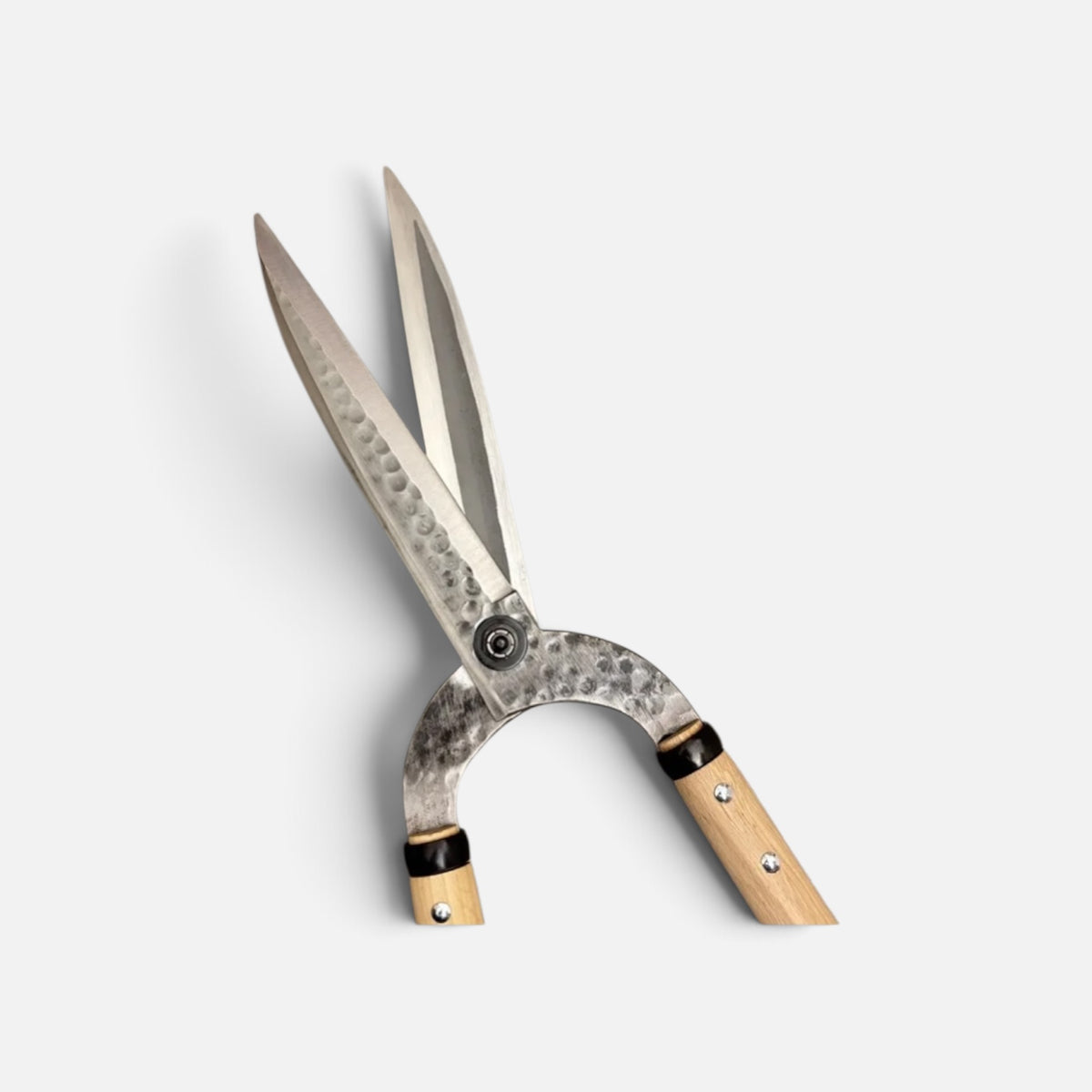 Igarashi Hamono Gate-Style Leaf-Trimming Hedge Shears Blade 210mm / Lightweight Long Chinquapin Handle 530mm Shirogami White Paper Steel [Traditional Hand-Forged / Ultra-Lightweight 760g / Urasuki Hollow Ground / Smooth Action Alignment]
