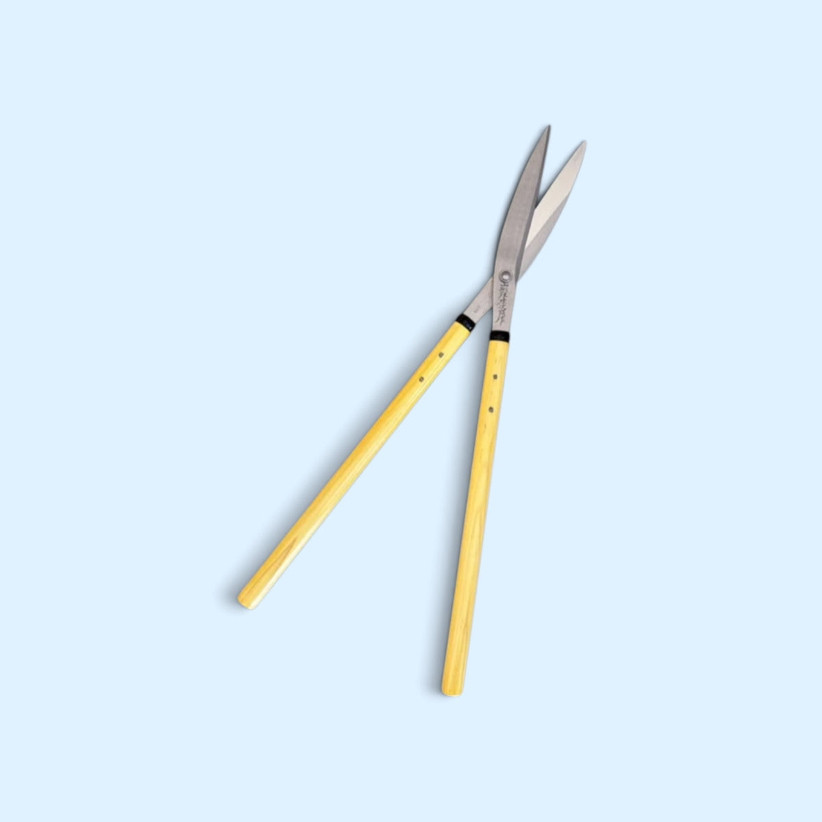 Tobisho Lightweight Curved Blade Hedge Shears Thin Blade 195mm / Magnolia Handle 450mm Aogami Blue Paper Steel [Traditional Hand-Forged from Scratch / Curved Blade for Topiary / Thin-Blade Design / Urasuki Hollow Ground / Ultra-Lightweight 680g]