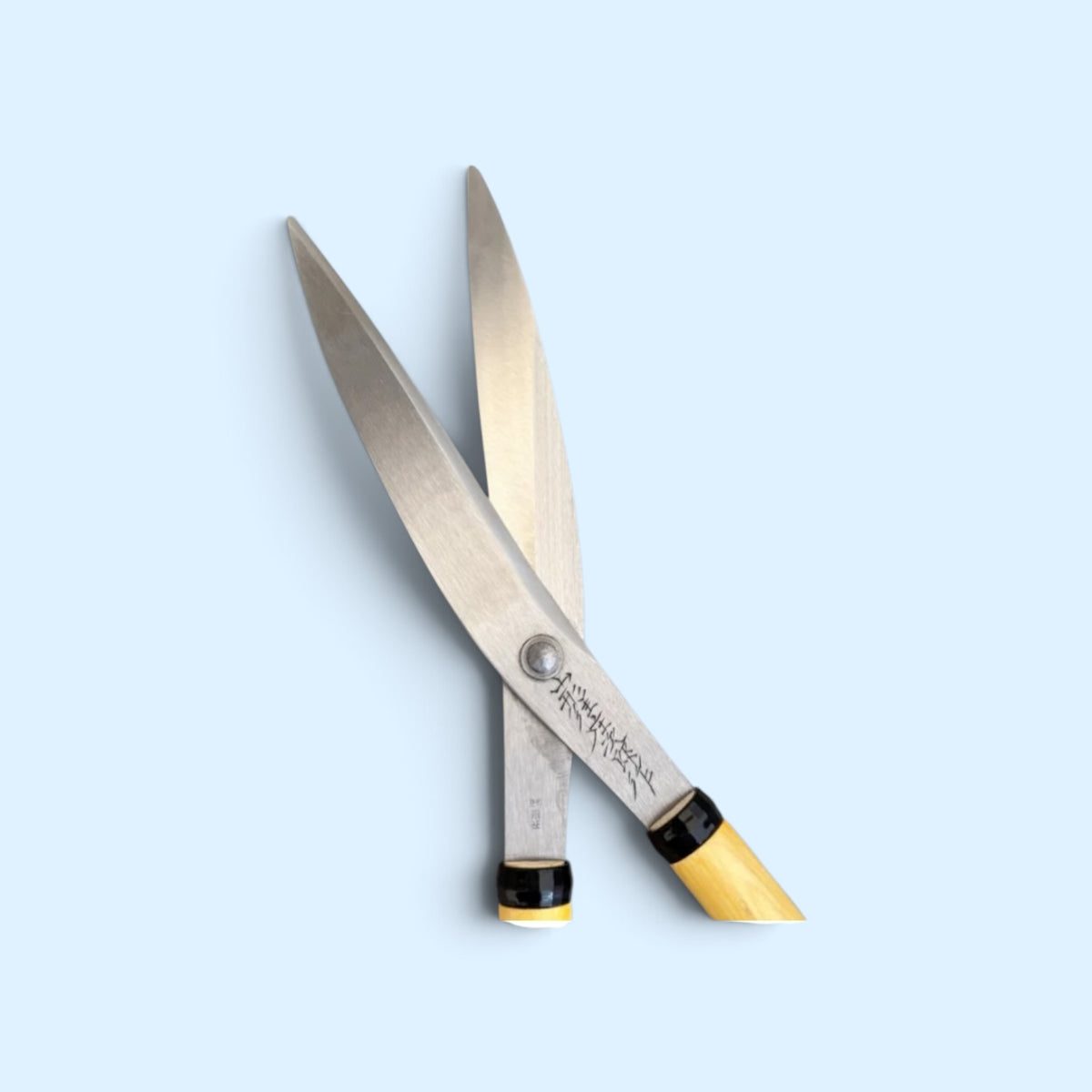 Tobisho Lightweight Curved Blade Hedge Shears Thin Blade 195mm / Magnolia Handle 450mm Aogami Blue Paper Steel [Traditional Hand-Forged from Scratch / Curved Blade for Topiary / Thin-Blade Design / Urasuki Hollow Ground / Ultra-Lightweight 680g]