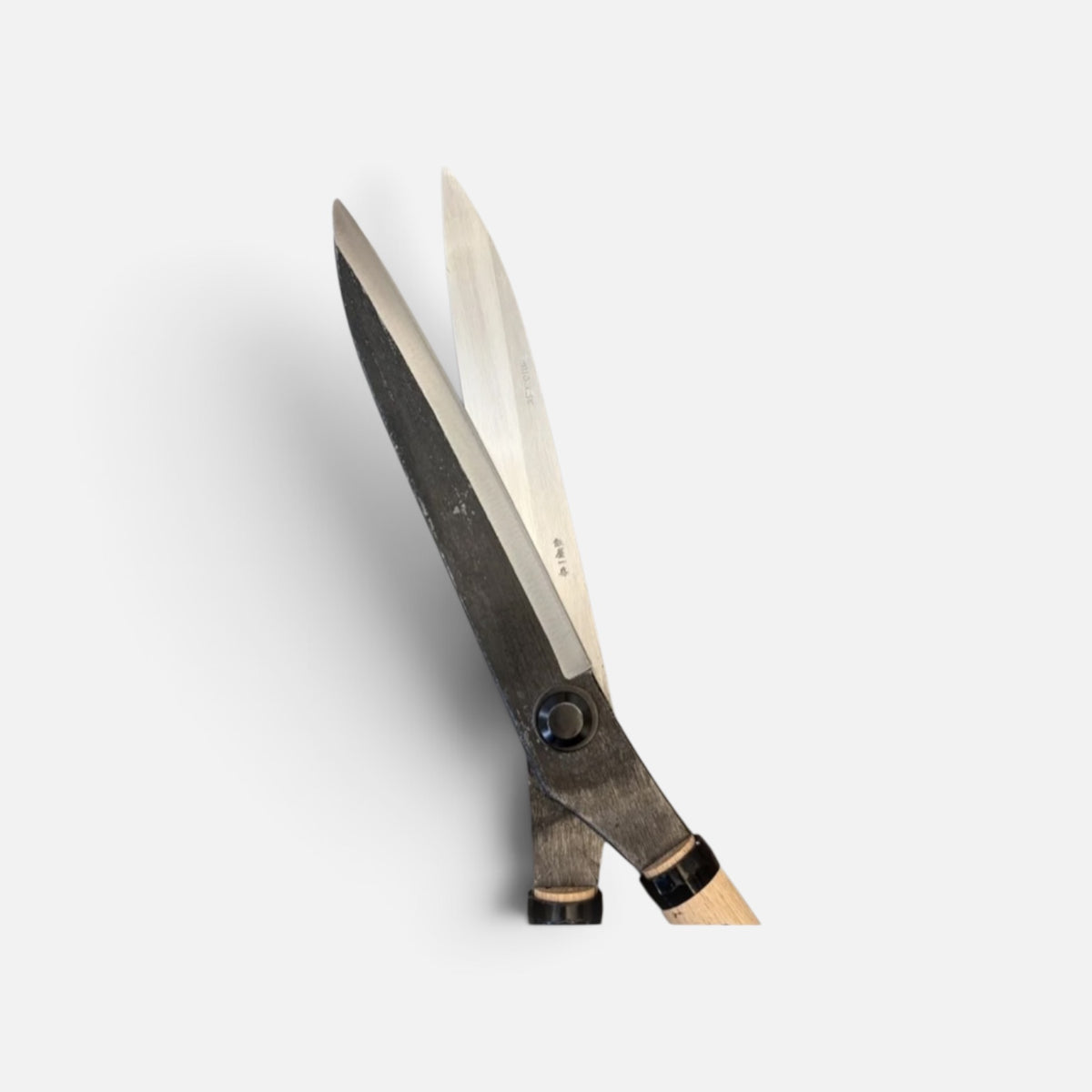 Hasamiya Ichiban All-Round Sharp Blade Hedge Shears 210mm (No Stopper) Yasugi Shirogami White Paper Steel / Oak Handle 300mm [Traditional Hand-Forged from Scratch / Urasuki Hollow Ground / Rivet Joint / All-Round General-Purpose]