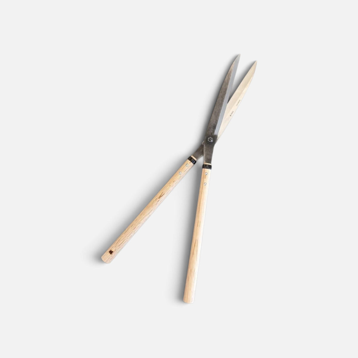 Hasamiya Ichiban Sharp Leaf Trimming Hedge Shears 240mm (No Stopper) Yasugi Shirogami White Paper Steel / Oak Handle 360mm [Traditional Hand-Forged from Scratch / Urasuki Hollow Ground / Adjustable Bolt Joint / Leaf Trimming Model]