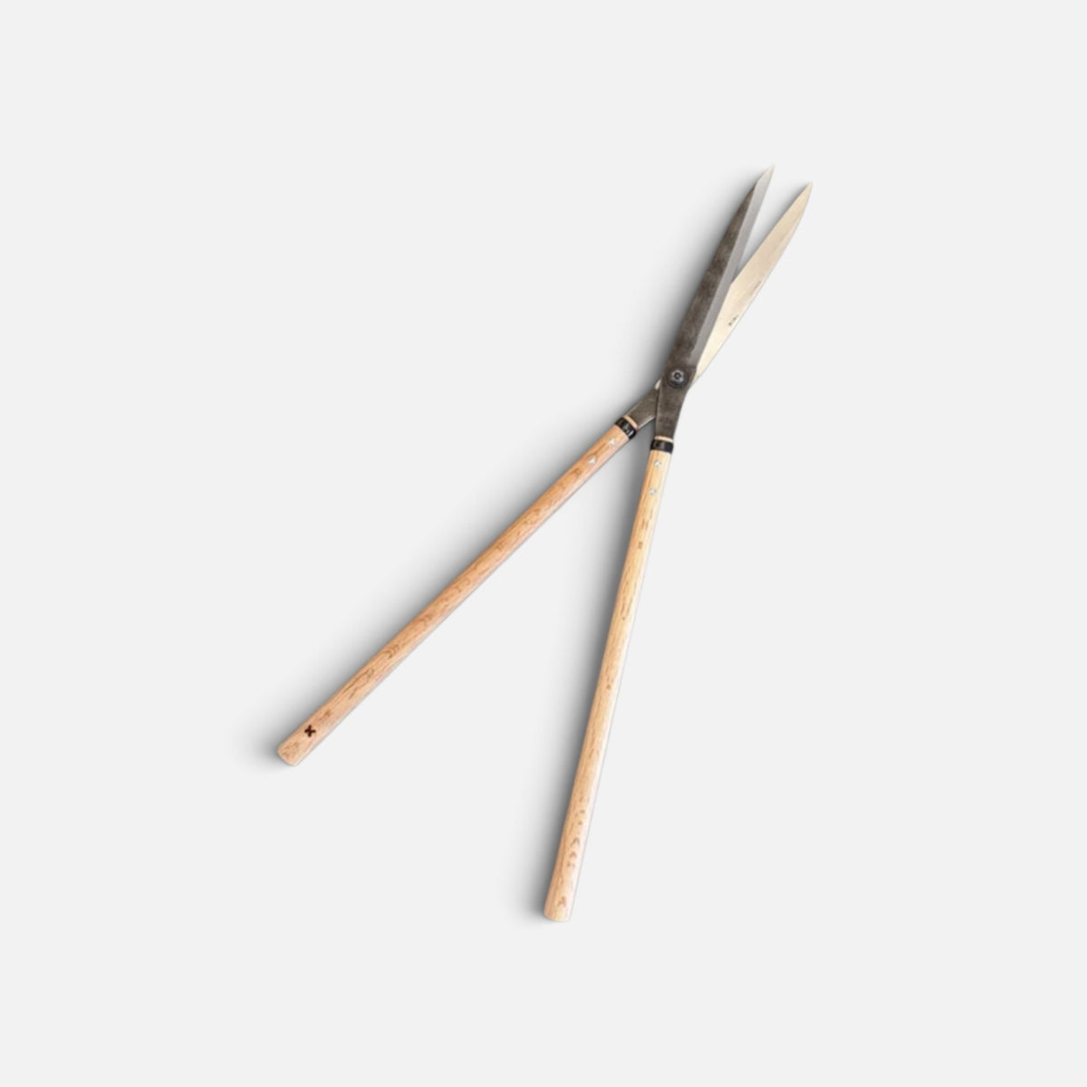 Hasamiya Ichiban Sharp Leaf Trimming Hedge Shears 240mm (No Stopper) Yasugi Shirogami White Paper Steel / Oak Handle 500mm [Traditional Hand-Forged from Scratch / Urasuki Hollow Ground / Adjustable Bolt Joint / Leaf Trimming Model]