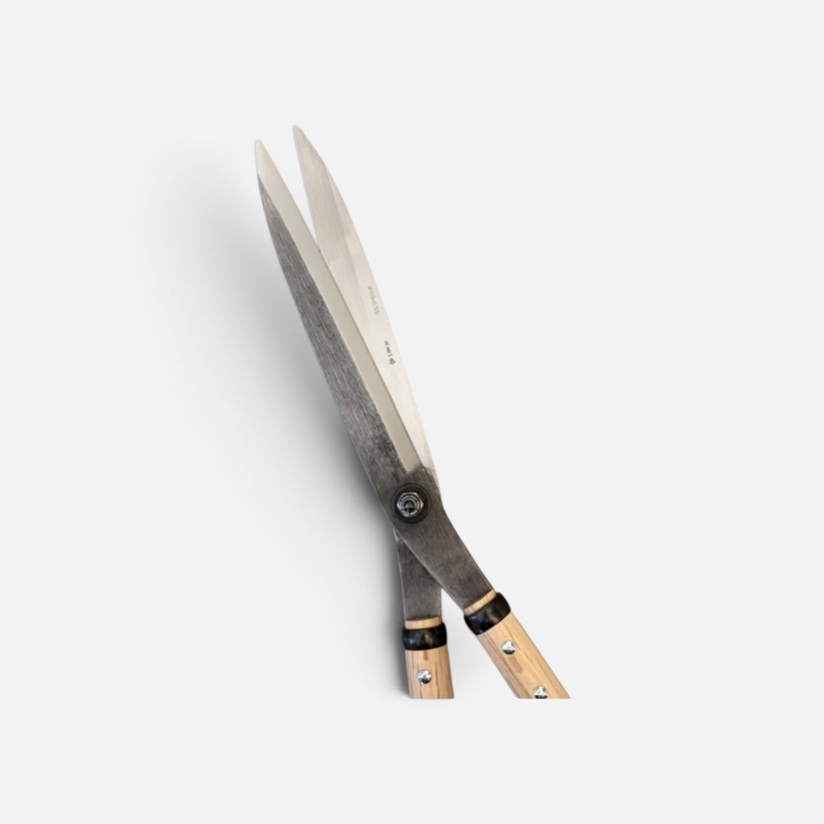 Hasamiya Ichiban Sharp Leaf Trimming Hedge Shears 240mm (No Stopper) Yasugi Shirogami White Paper Steel / Oak Handle 500mm [Traditional Hand-Forged from Scratch / Urasuki Hollow Ground / Adjustable Bolt Joint / Leaf Trimming Model]