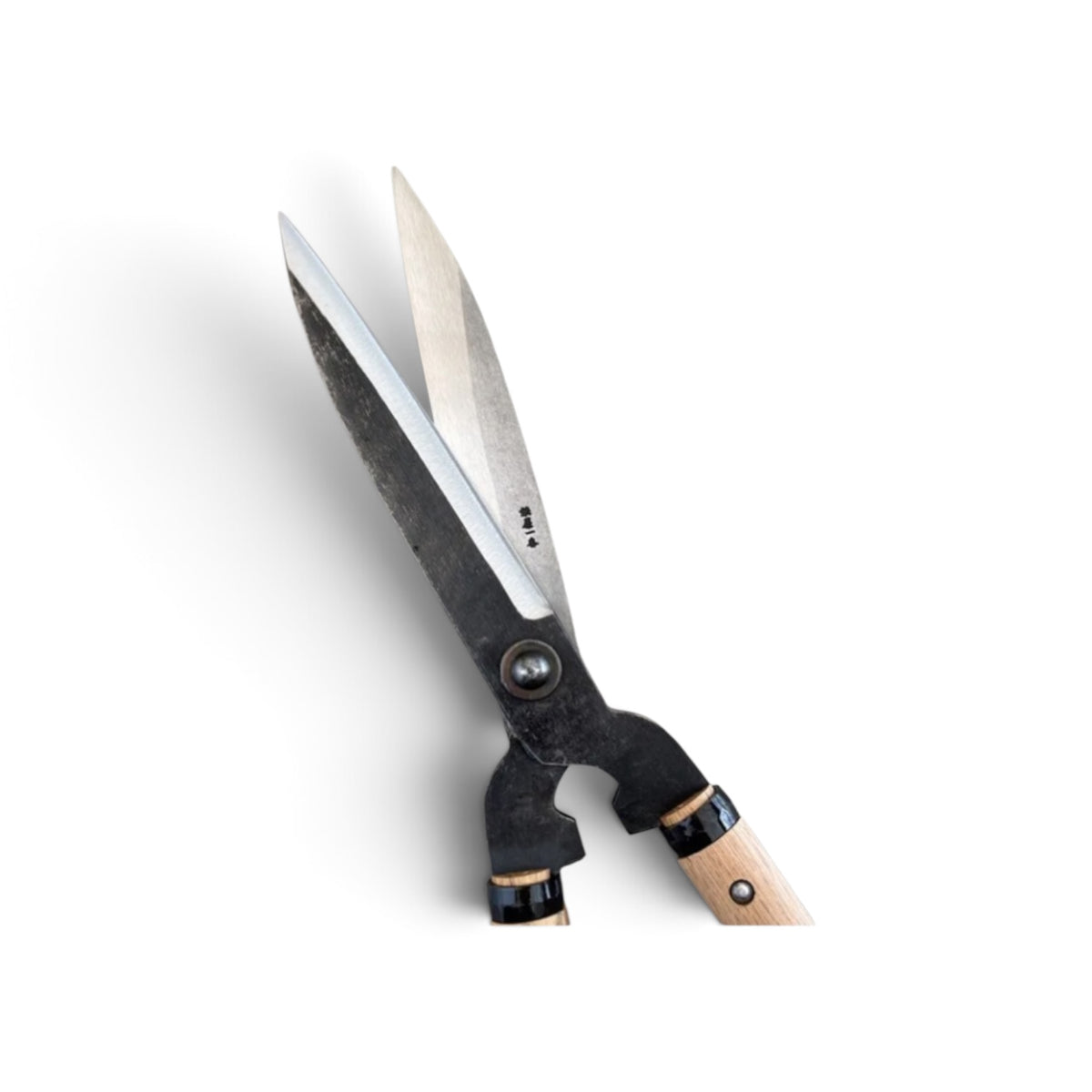Hasamiya Ichiban Hand-Forged General-Purpose Hedge Shears 180mm High-Grade Carbon Steel / Oak Handle 300mm [Traditional Hand-Forged from Scratch / Urasuki Hollow Ground / Rivet Joint]
