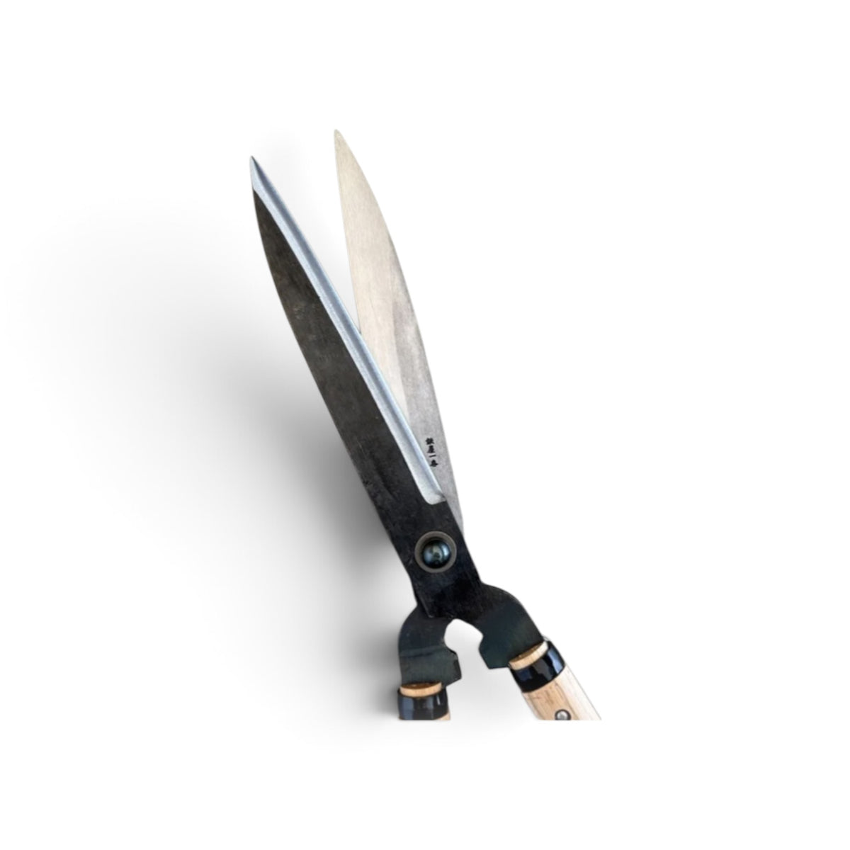 Hasamiya Ichiban Hand-Forged General-Purpose Hedge Shears 210mm High-Grade Carbon Steel / Oak Handle 300mm [Traditional Hand-Forged from Scratch / Urasuki Hollow Ground / Rivet Joint]
