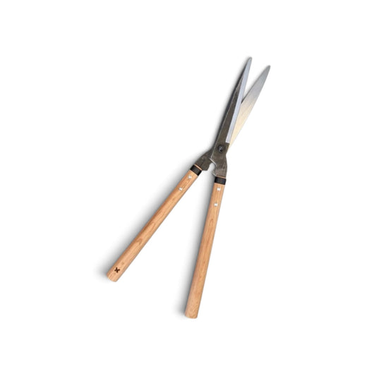 Hasamiya Ichiban Hedge Shears Total Length & Blade: 550mm/200mm Dome-tsuki Japanese 200mm/300mm Oak Handle / Yasuki Steel
Traditional Hand Forged from Scratch / Hollow Ground Back / Twisted Blade / Screw Joint