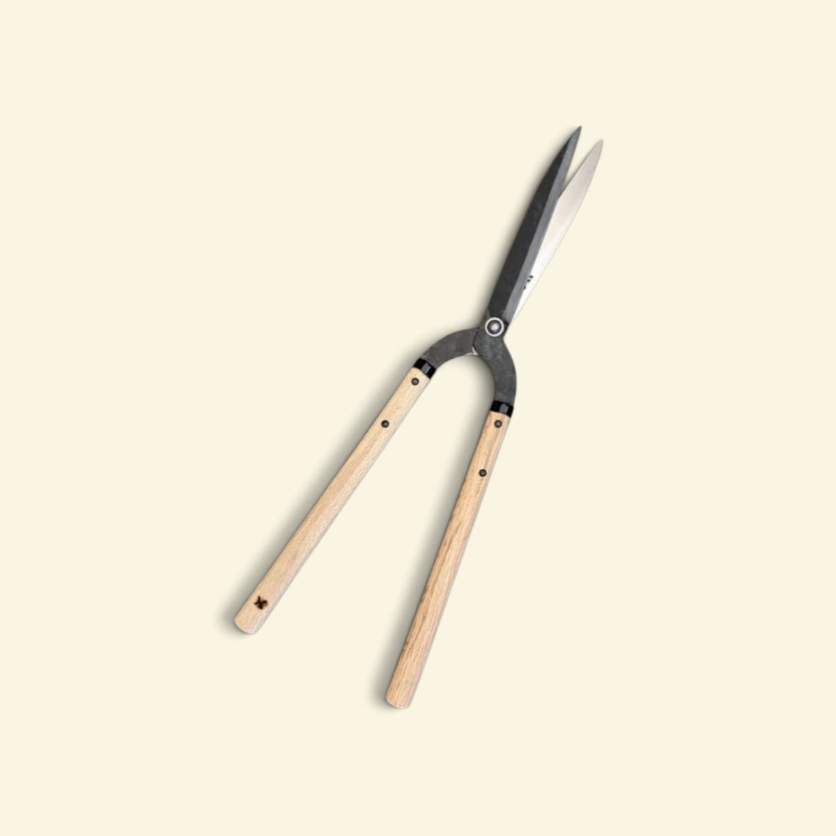 Hasamiya Ichiban Kyo-Style Gate-Hedge Shears 200mm Yasugi Yellow Paper Steel / Oak Handle 300mm [Traditional Hand-Forged from Scratch / Urasuki Hollow Ground / Rivet Joint / Lightweight Kyo-Style Gate Profile]