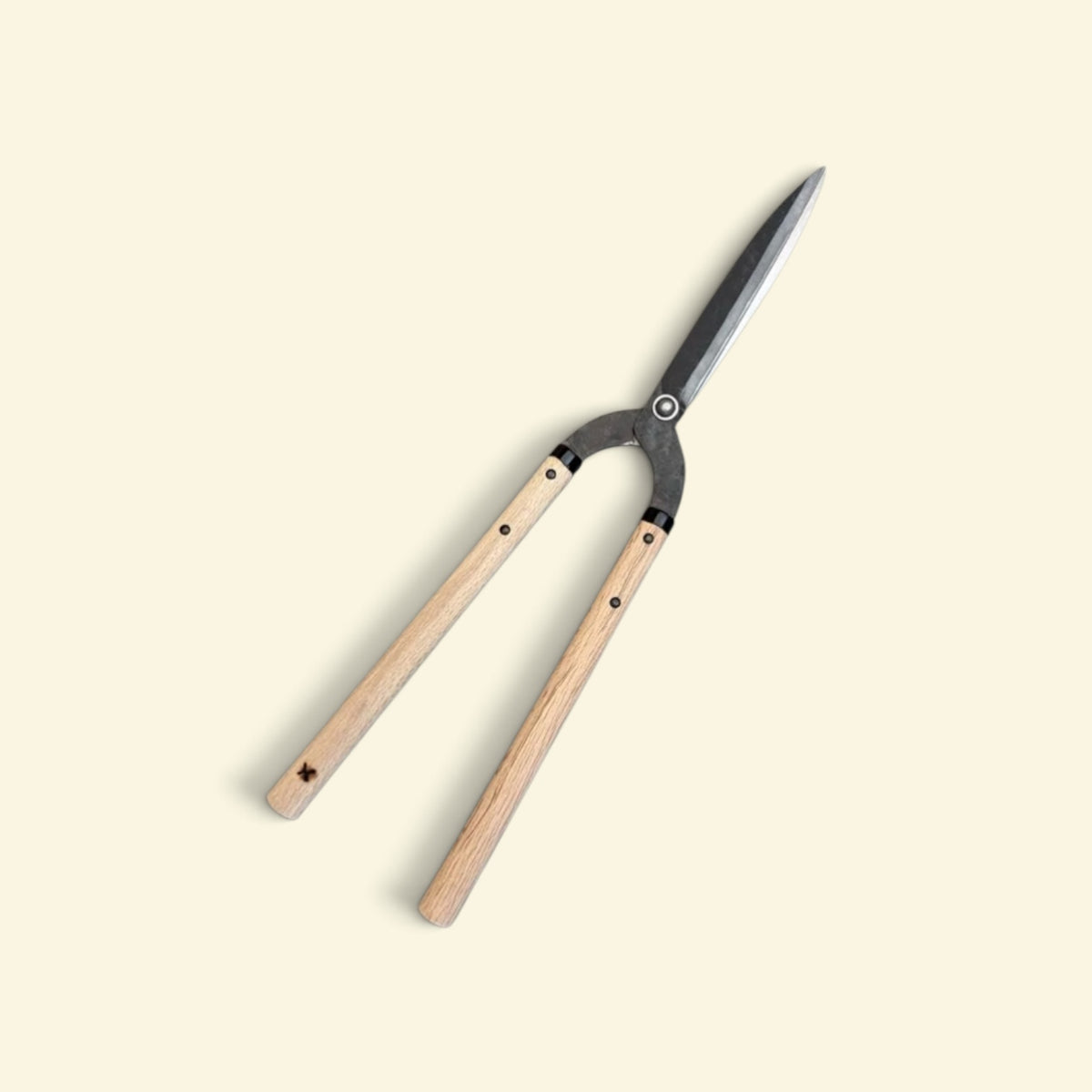 Hasamiya Ichiban Kyo-Style Gate-Hedge Shears 200mm Yasugi Yellow Paper Steel / Oak Handle 300mm [Traditional Hand-Forged from Scratch / Urasuki Hollow Ground / Rivet Joint / Lightweight Kyo-Style Gate Profile]
