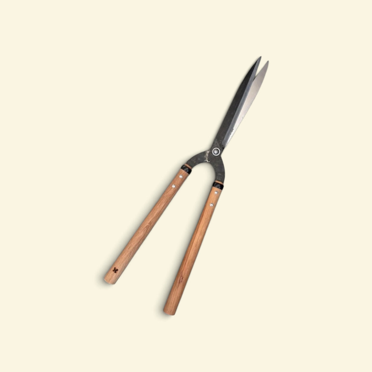 Hasamiya Ichiban Kyo-Style Gate-Hedge Shears 225mm Yasugi Yellow Paper Steel / Oak Handle 300mm [Traditional Hand-Forged from Scratch / Urasuki Hollow Ground / Rivet Joint / Kyo-Style Gate Profile]