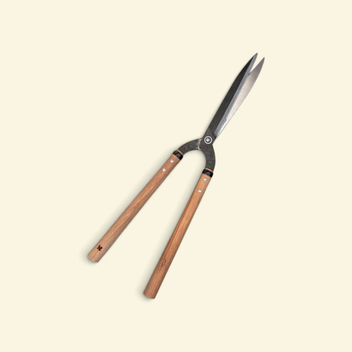 Hasamiya Ichiban Kyo-Style Gate-Hedge Shears 225mm Yasugi Yellow Paper Steel / Oak Handle 300mm [Traditional Hand-Forged from Scratch / Urasuki Hollow Ground / Rivet Joint / Kyo-Style Gate Profile]