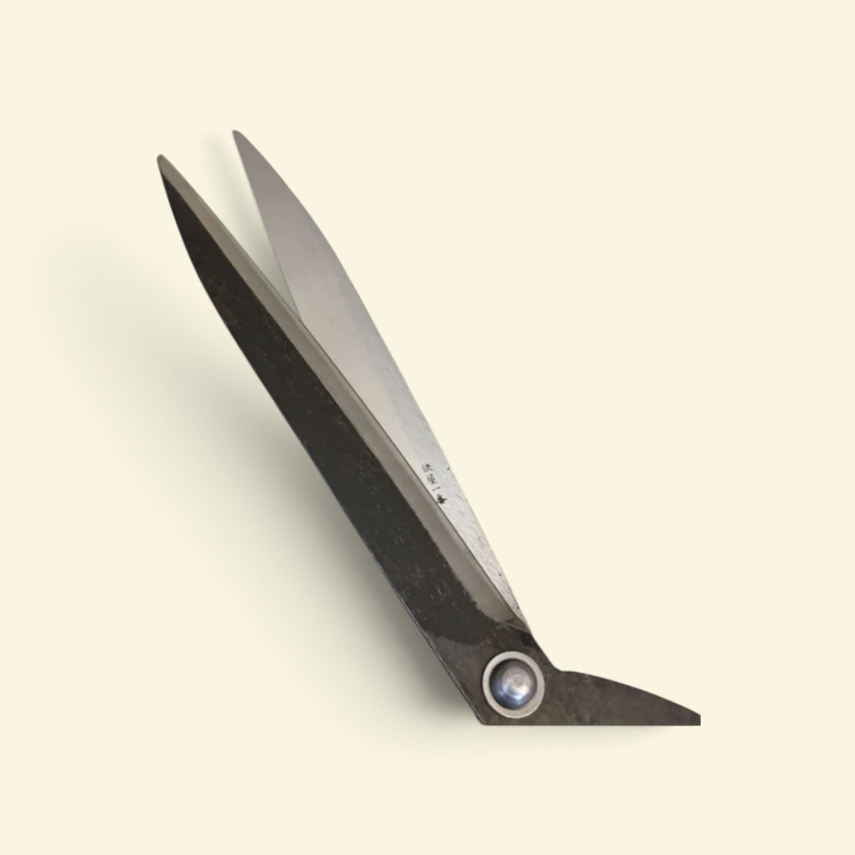 Hasamiya Ichiban Kyo-Style Gate-Hedge Shears 240mm Yasugi Yellow Paper Steel / Oak Handle 300mm [Traditional Hand-Forged from Scratch / Urasuki Hollow Ground / Rivet Joint / Kyo-Style Gate Profile]