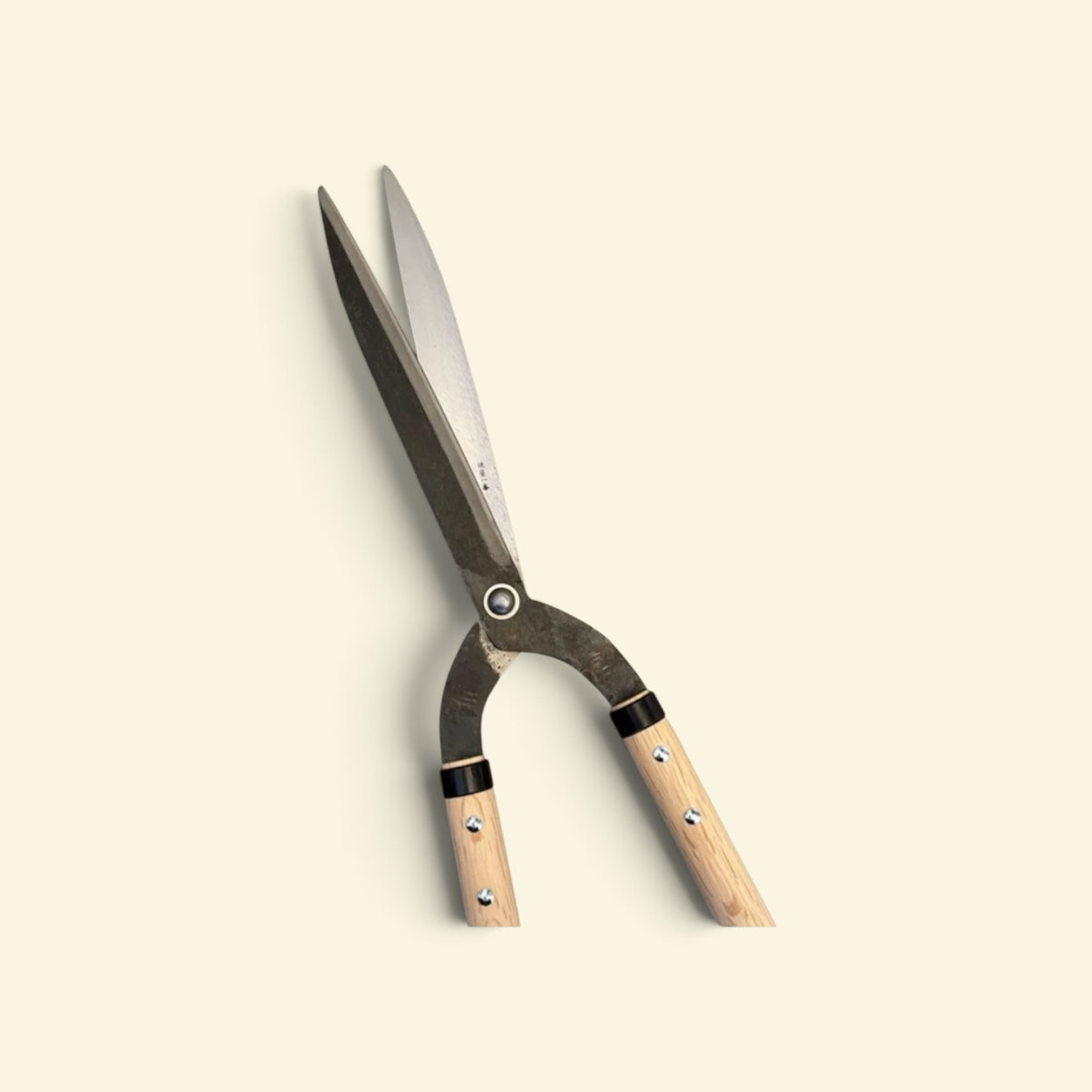 Hasamiya Ichiban Kyo-Style Gate-Hedge Shears 240mm Yasugi Yellow Paper Steel / Oak Handle 500mm [Traditional Hand-Forged from Scratch / Urasuki Hollow Ground / Rivet Joint / Kyo-Style Gate Profile]