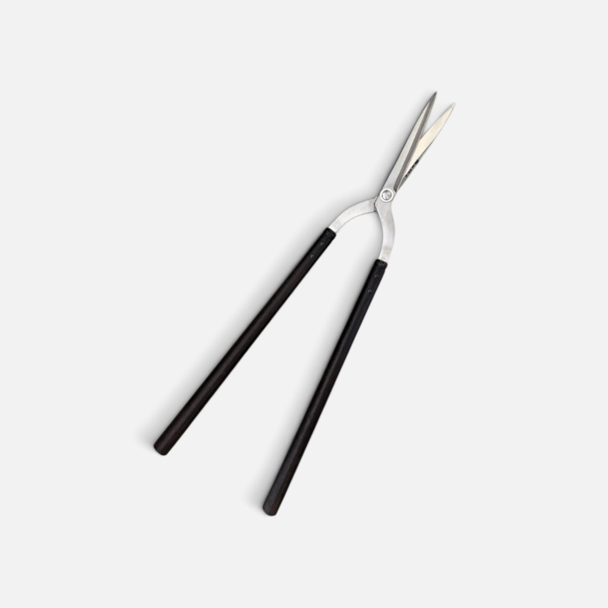 Hasamiya Ichiban Master Gardener Gate-Hedge Shears 180mm Yasugi Shirogami White Paper Steel / Oak Handle 450mm [Traditional Hand-Forged from Scratch / Urasuki Hollow Ground / Rivet Joint / Gate-Style]