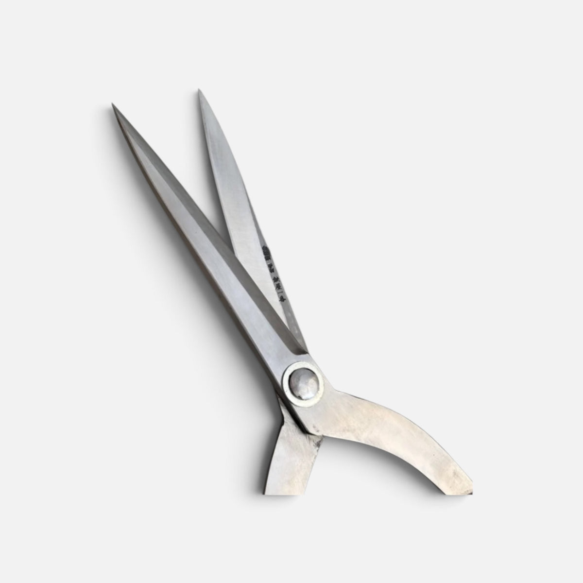 Hasamiya Ichiban Master Gardener Gate-Hedge Shears 180mm Yasugi Shirogami White Paper Steel / Oak Handle 450mm [Traditional Hand-Forged from Scratch / Urasuki Hollow Ground / Rivet Joint / Gate-Style]