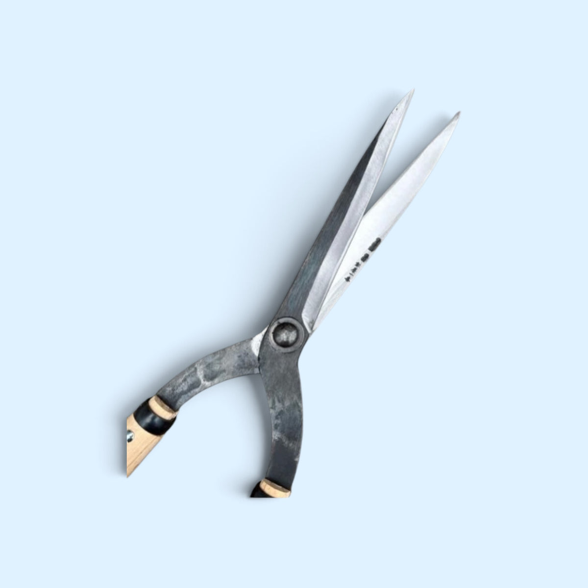 Hasamiya Ichiban Master Gardener Gate-Hedge Shears 180mm Straight Zero-Offset / Yasugi Aogami Blue Paper Steel / Oak Handle 450mm [Traditional Hand-Forged from Scratch / Urasuki Hollow Ground / Rivet Joint / Gate-Style]