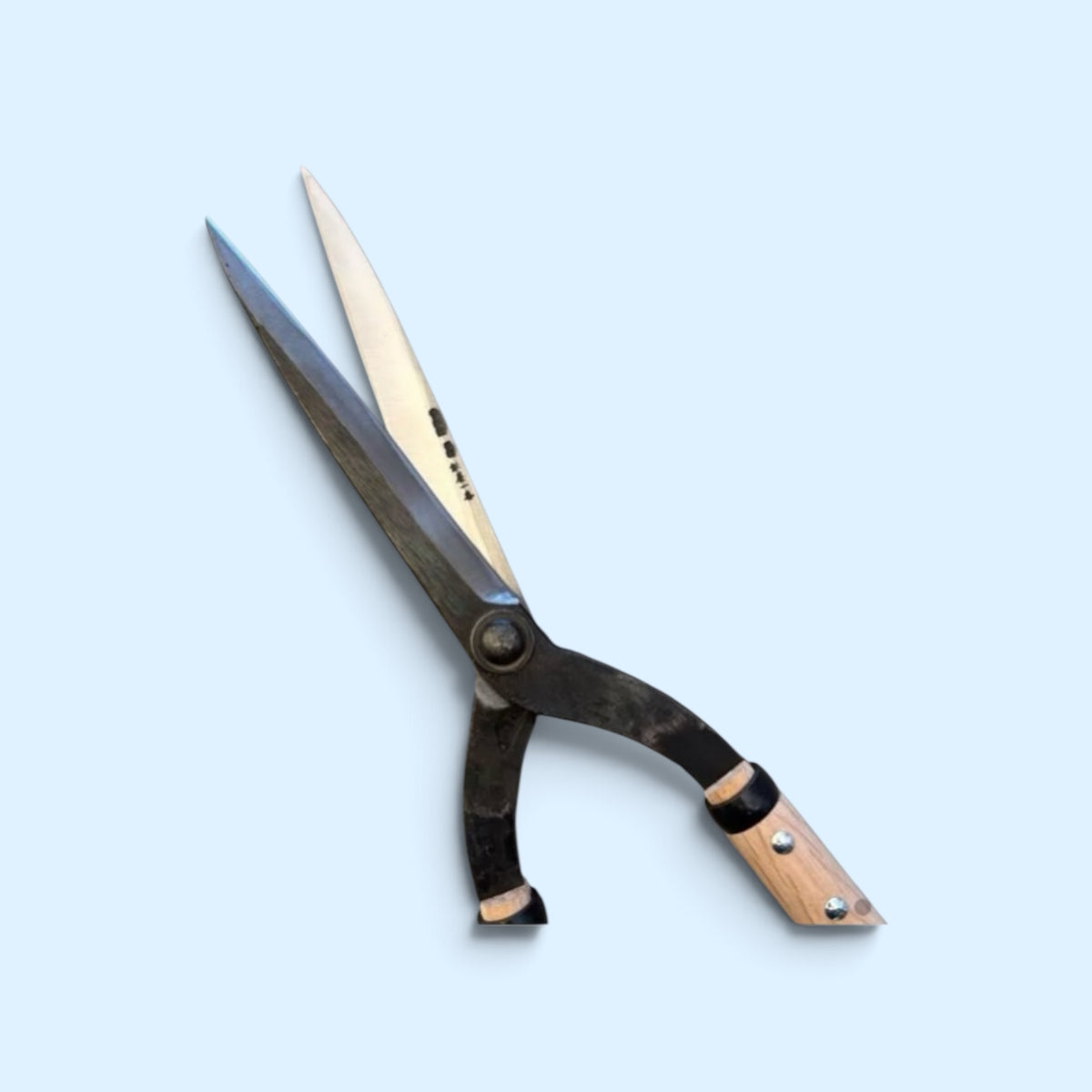 Hasamiya Ichiban Master Gardener Gate-Hedge Shears 180mm Straight Zero-Offset / Yasugi Aogami Blue Paper Steel / Oak Handle 450mm [Traditional Hand-Forged from Scratch / Urasuki Hollow Ground / Rivet Joint / Gate-Style]
