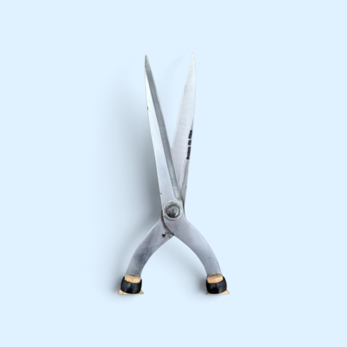 Hasamiya Ichiban Master Gardener Gate-Hedge Shears 180mm Polished Finish Straight Zero-Offset / Yasugi Aogami Blue Paper Steel / Oak Handle 450mm [Traditional Hand-Forged from Scratch / Urasuki Hollow Ground / Rivet Joint / Gate-Style]