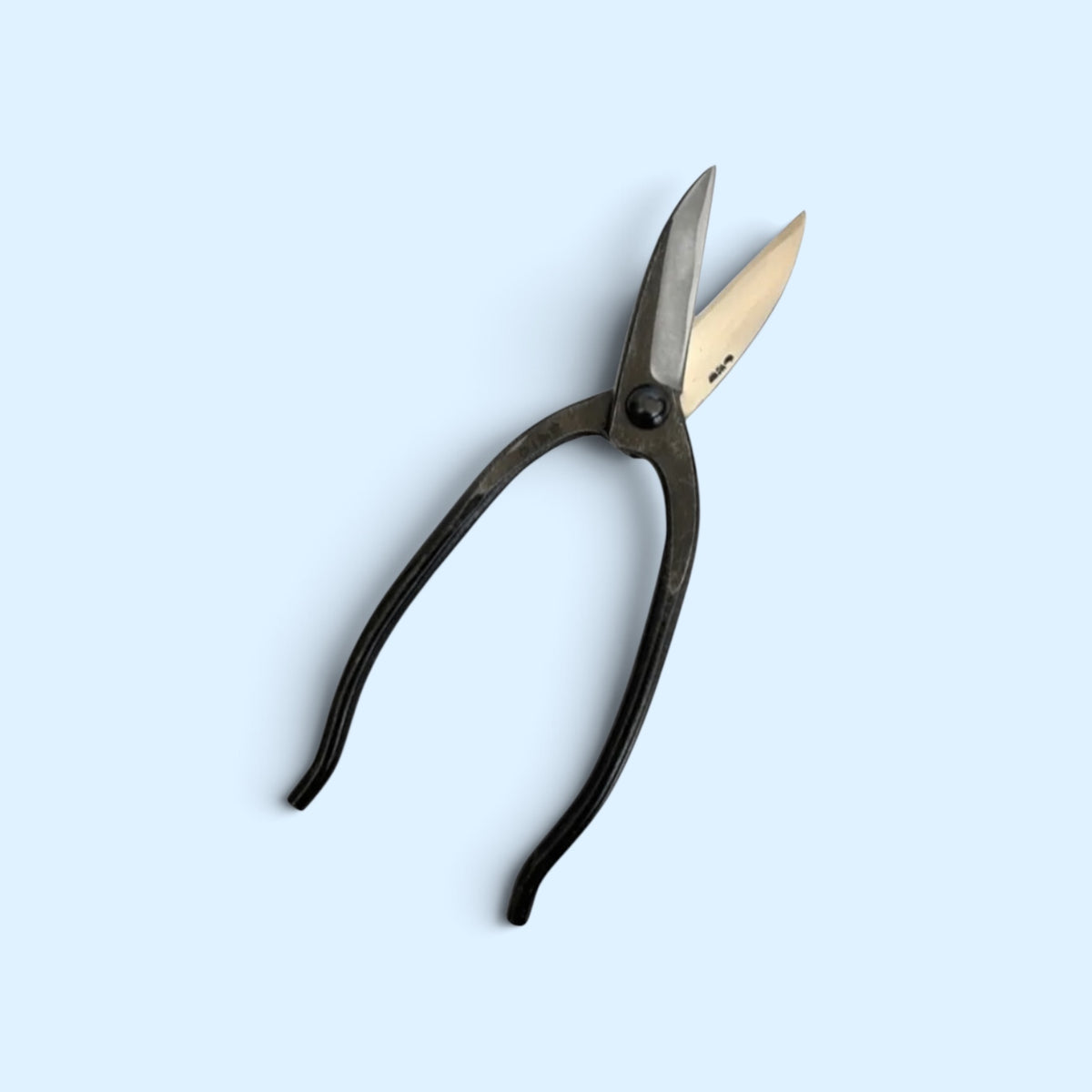 Hasamiya Ichiban Kyoto Style Kiribashi Gardening Shears Total Length & Blade: 235mm/75mm (3-Sun) / Yasuki Blue Paper Steel [Traditional Hand Forged from Scratch / Hollow Ground Blade / Twisted Blade / Rivet Joint]