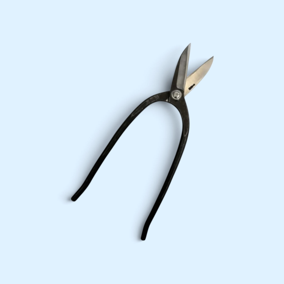 Minamoto Akitada Kyoto Style Kiribashi Gardening Shears Total Length & Blade: 260mm/69mm (8-Sun 5-Bu) / Yasuki Blue Paper Steel [Traditional Hand Forged from Scratch / 9mm Handle Thickness / Hollow Ground Blade / Twisted Blade / Rivet Joint]