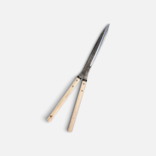 Hasamiya Ichiban Sharp-Angle Model Hedge Shears Total Length & Blade : 630mm/270mm Yasugi Shirogami White Paper Steel / Peony Oak Handle 300mm  [Traditional Hand-Forged from Scratch / Urasuki Hollow Ground / Twisted Blade / Screw Joint / Sharp-Angle]
