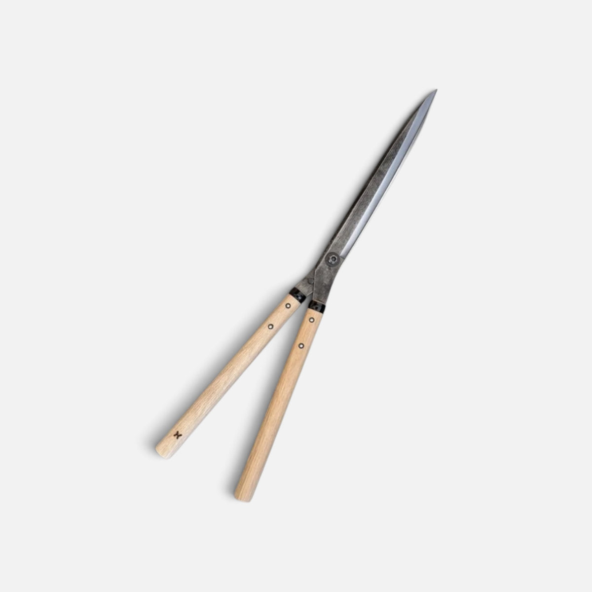 Hasamiya Ichiban Sharp-Angle Model Hedge Shears Total Length & Blade: 660mm/300mm Yasugi White Paper Steel / Peony Oak Handle 300mm [Traditional Hand-Forged from Scratch / Urasuki Hollow Ground / Twisted Blade / Screw Joint / Sharp-Angle Profile]