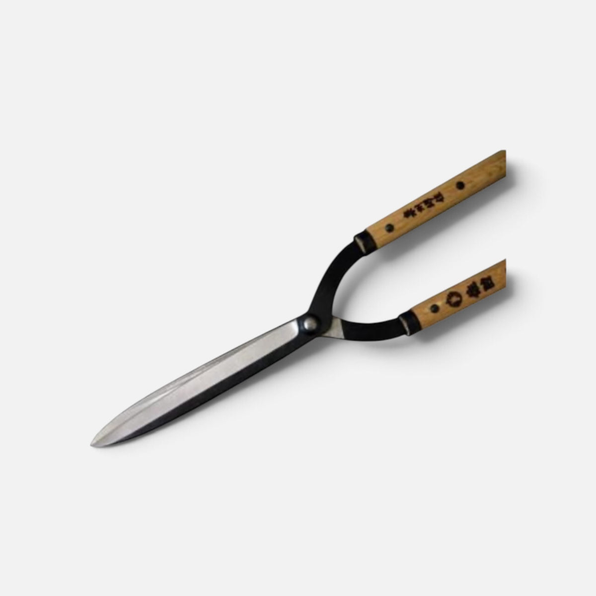 Sasuke Historic Masterpiece Jizo-Style (Curved-Neck Style) Hedge Shears 197mm Yasugi Shirogami White Paper Steel / Oak Handle 545mm [Traditional Hand-Forged from Scratch / Twist Blade / Urasuki Hollow Ground / Rivet Joint / Jizo-Type Curved Neck]