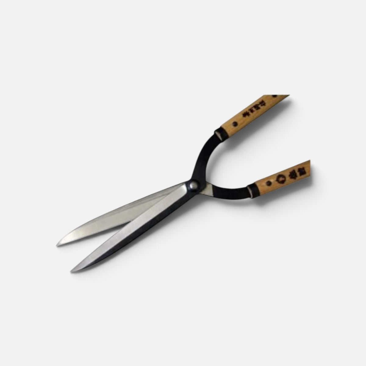 Sasuke Historic Masterpiece Jizo-Style (Curved-Neck Style) Hedge Shears 197mm Yasugi Shirogami White Paper Steel / Oak Handle 545mm [Traditional Hand-Forged from Scratch / Twist Blade / Urasuki Hollow Ground / Rivet Joint / Jizo-Type Curved Neck]