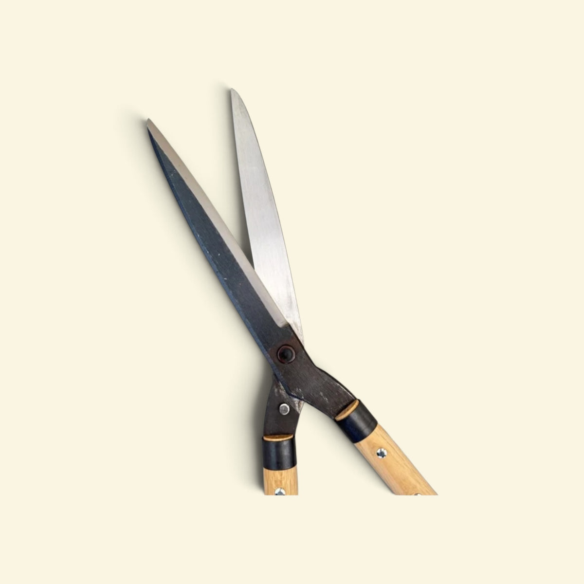 Kaneyoshi Hamono Straight Finishing Hedge Shears 210mm Yasugi Kishi Yellow Paper Steel / Oak Handle 450mm [Traditional Hand-Forged from Scratch / Twist Blade / Urasuki Hollow Ground / Screw Joint / Straight No-Offset Angle]