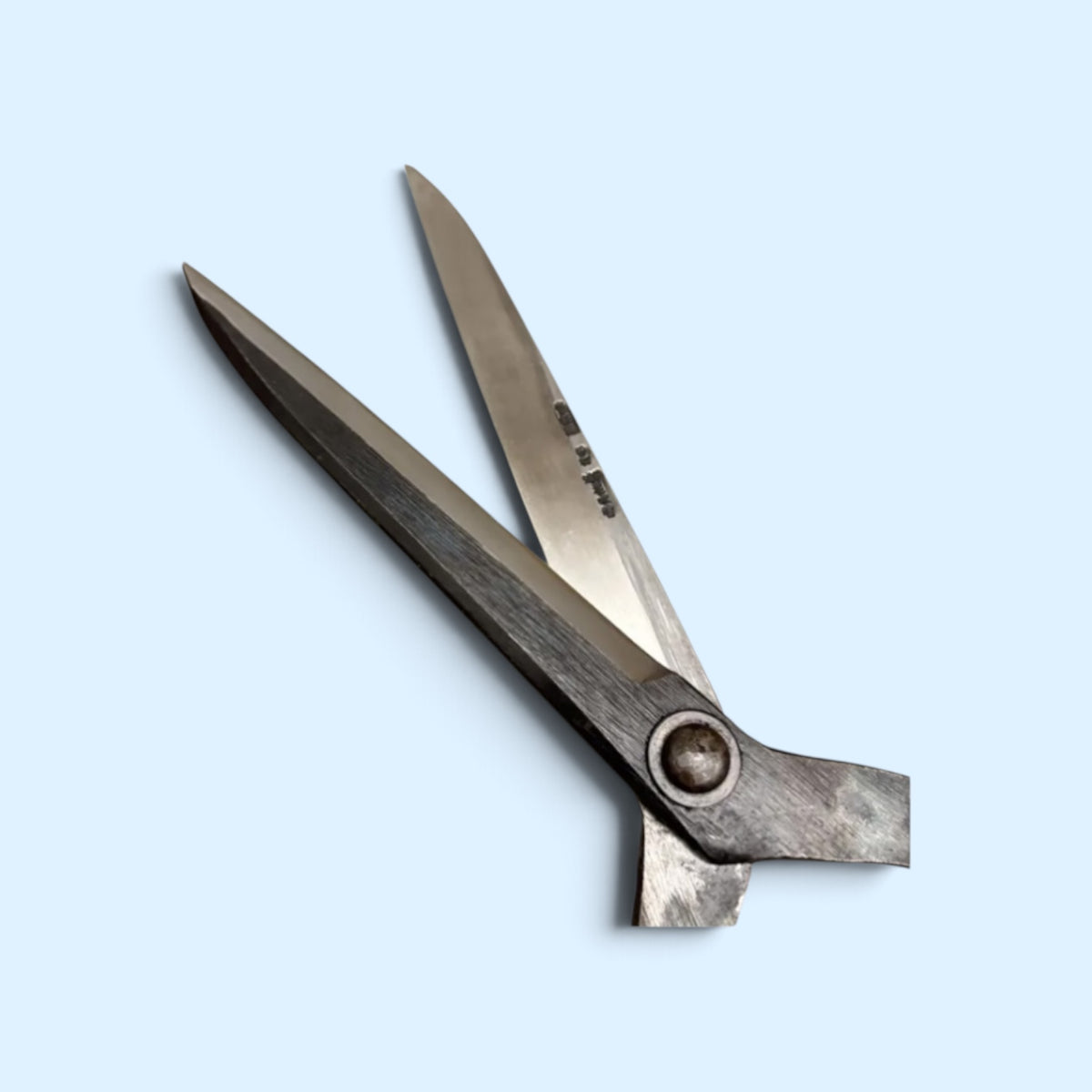 Hanafubuki Heavy-Duty Gate-Hedge Shears 180mm Yasugi Aogami Blue Paper Steel / Oak Handle 545mm [Traditional Hand-Forged from Scratch / Twist Blade / Urasuki Hollow Ground / Rivet Joint / Gate-Style Profile]